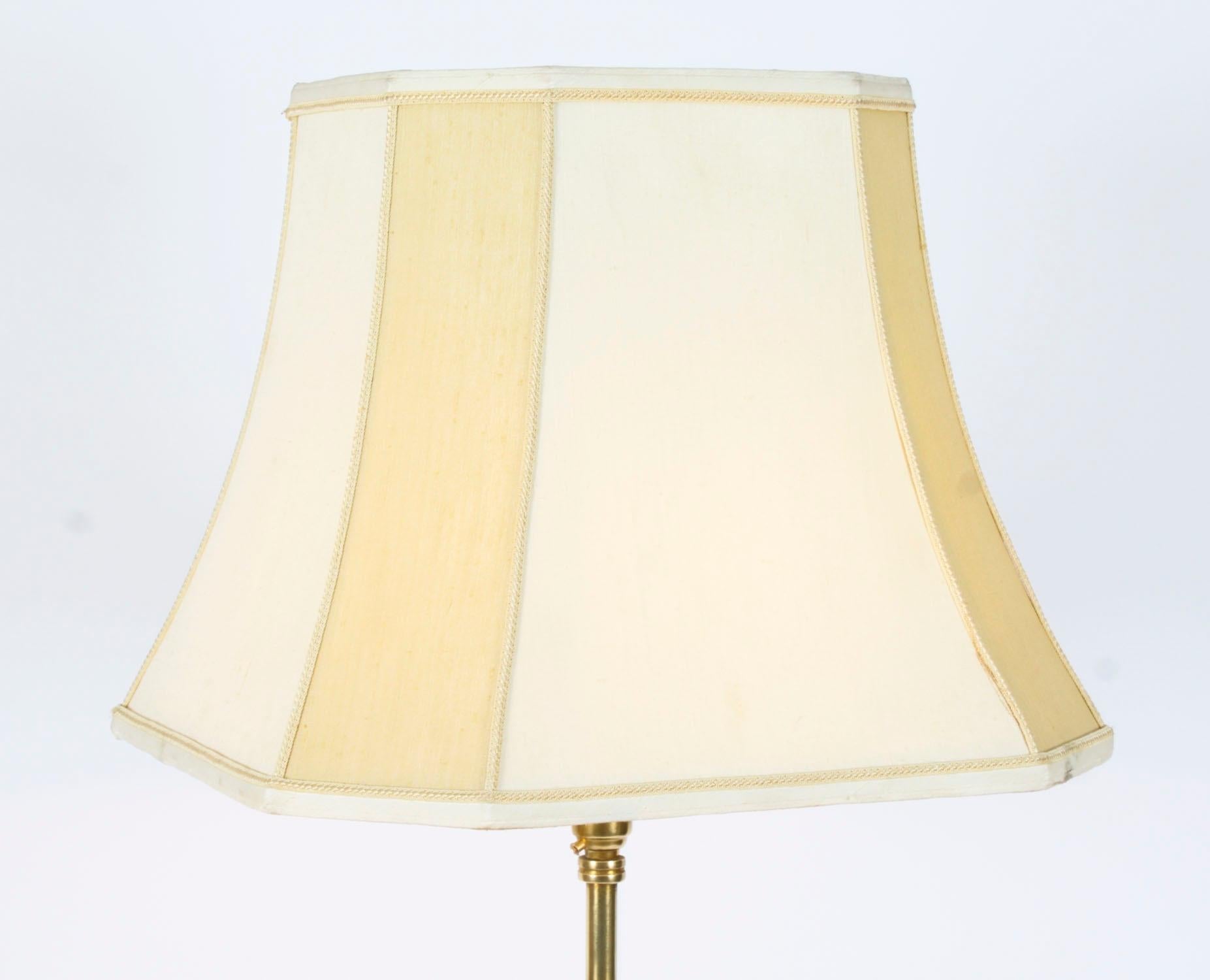 Antique Victorian Brass Corinthian Column Standard Lamp Late 19th Century In Good Condition In London, GB