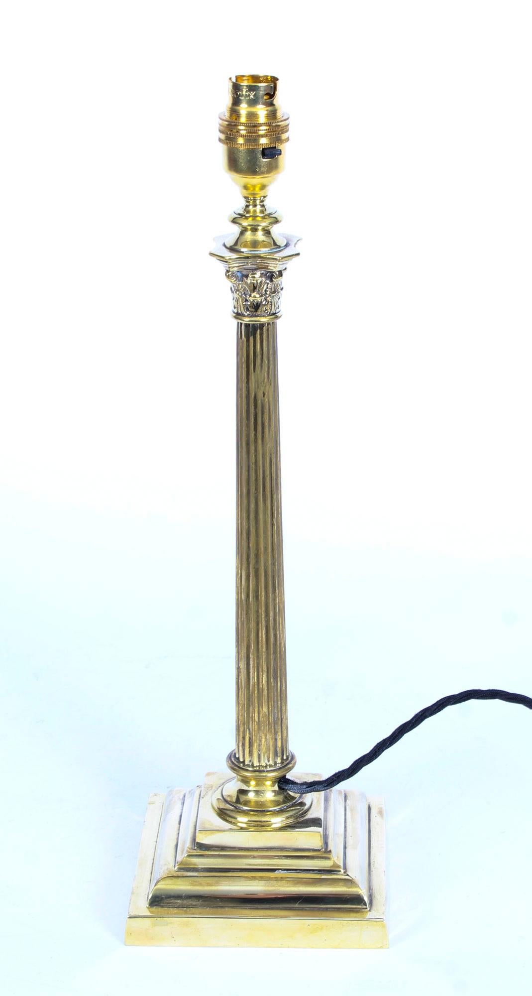 English Antique Victorian Brass Corinthian Column Table Lamp, 19th Century