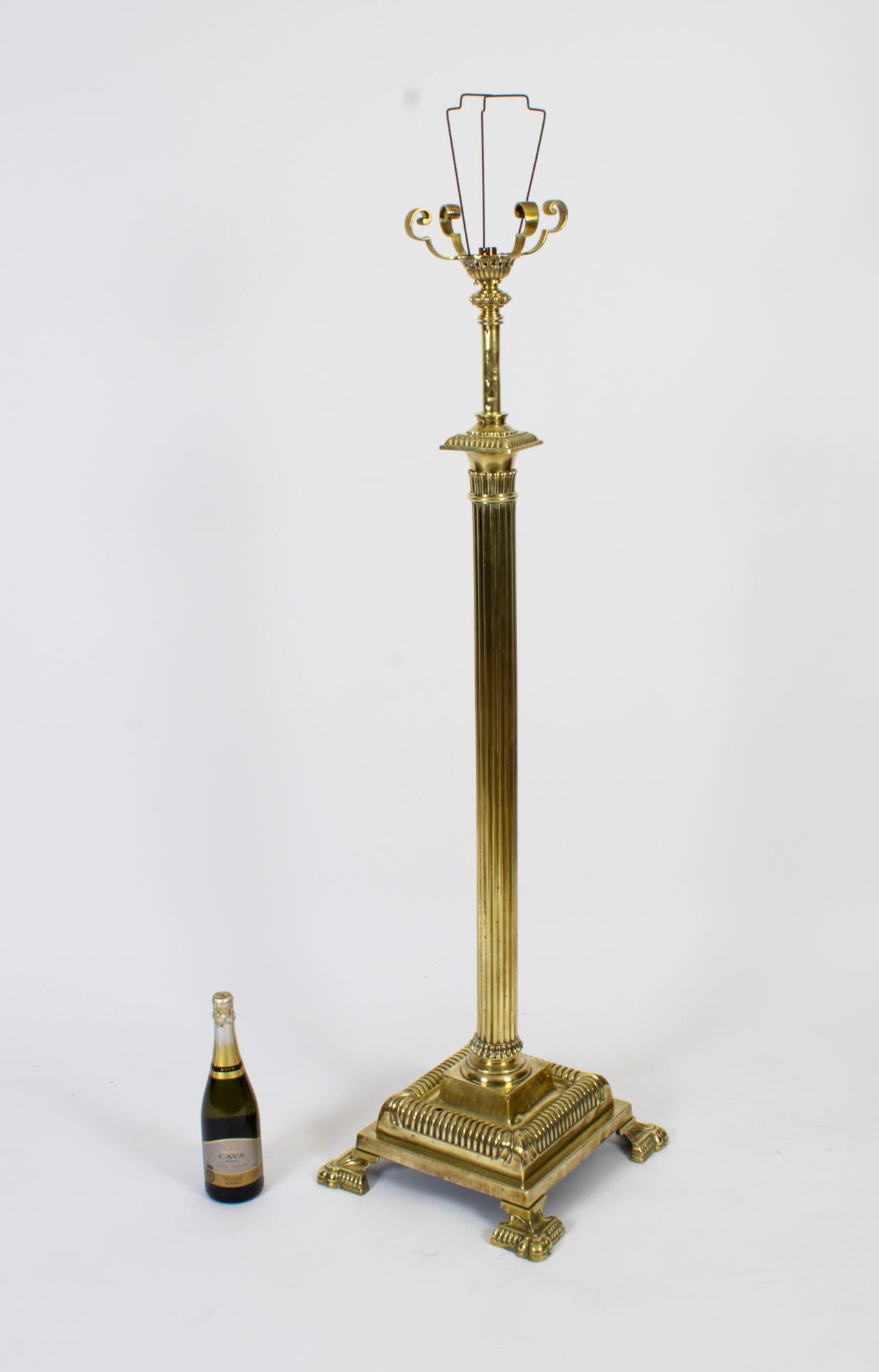 Ancienne lampe à colonne corinthienne télescopique victorienne en laiton 19ème siècle en vente 7