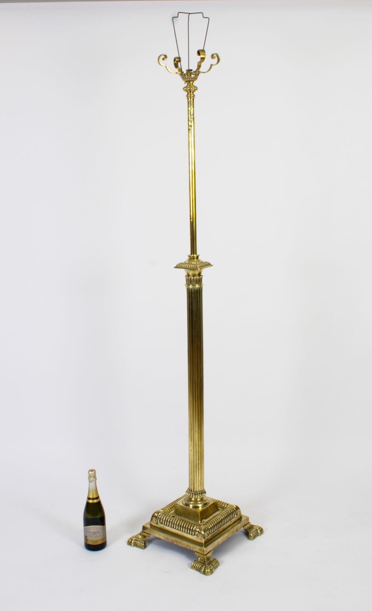 Ancienne lampe à colonne corinthienne télescopique victorienne en laiton 19ème siècle en vente 8