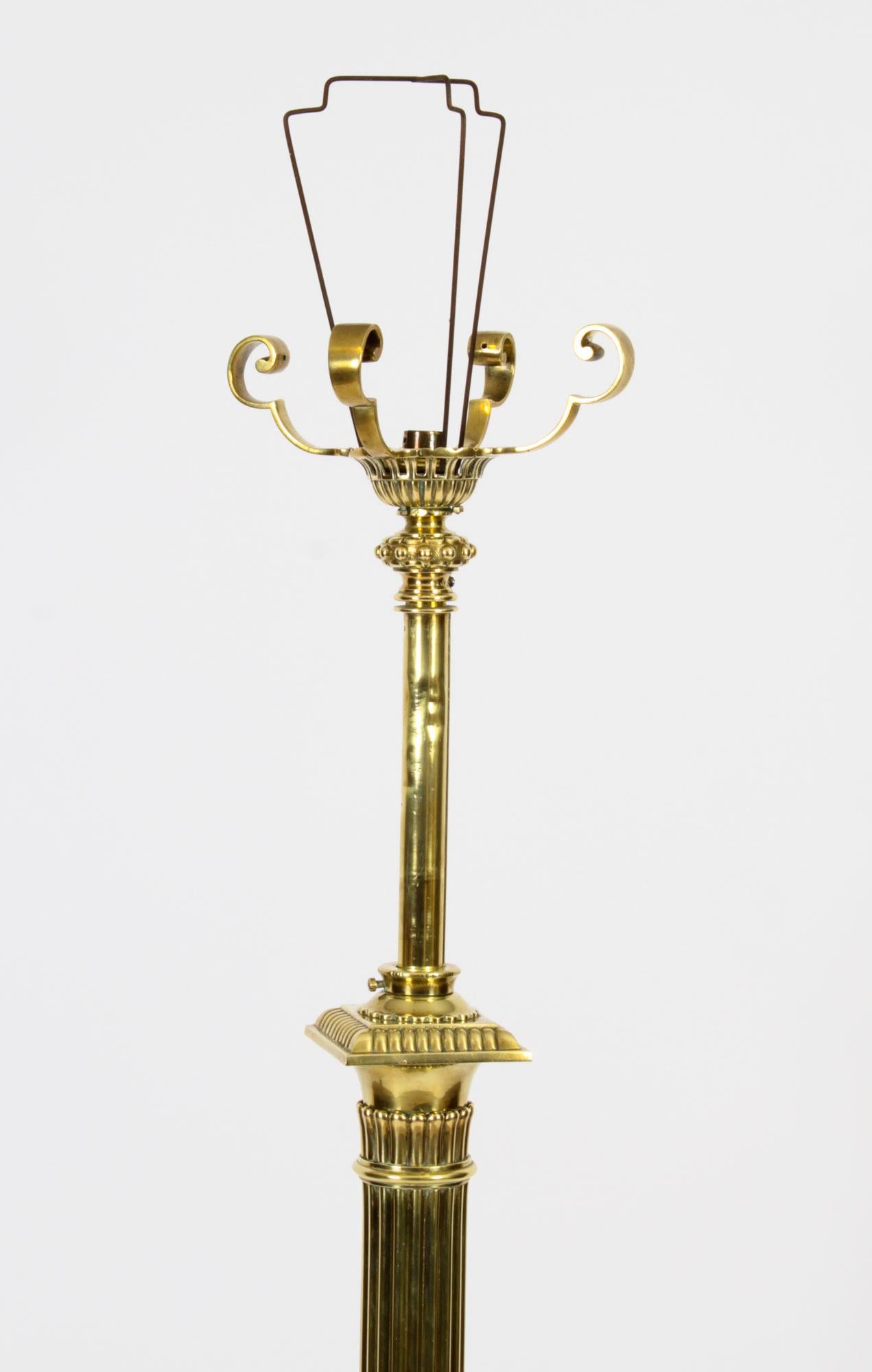 Antique Victorian Brass Corinthian Column Telescopic Standard Lamp 19th C In Good Condition For Sale In London, GB