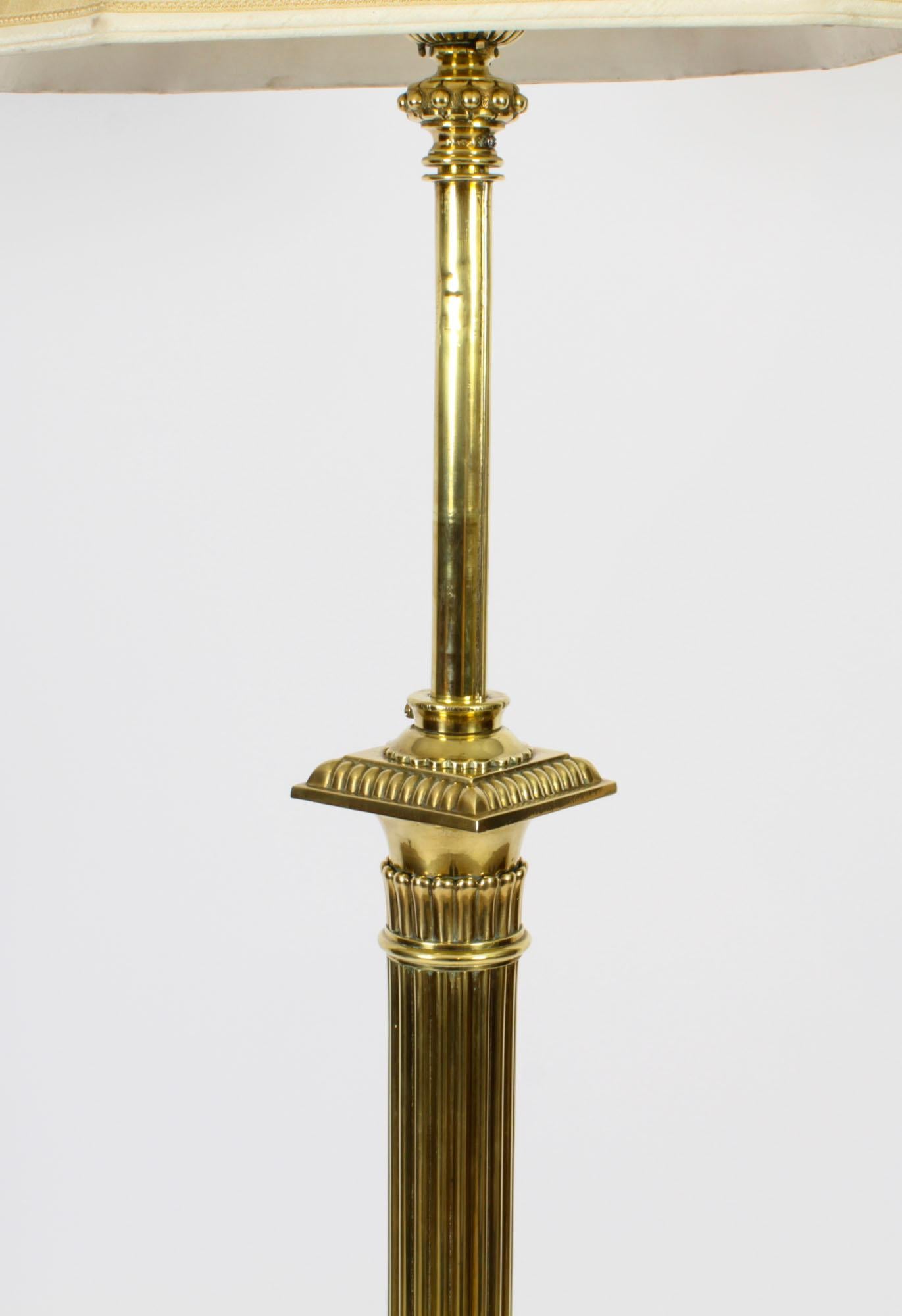 Late 19th Century Antique Victorian Brass Corinthian Column Telescopic Standard Lamp 19th C For Sale