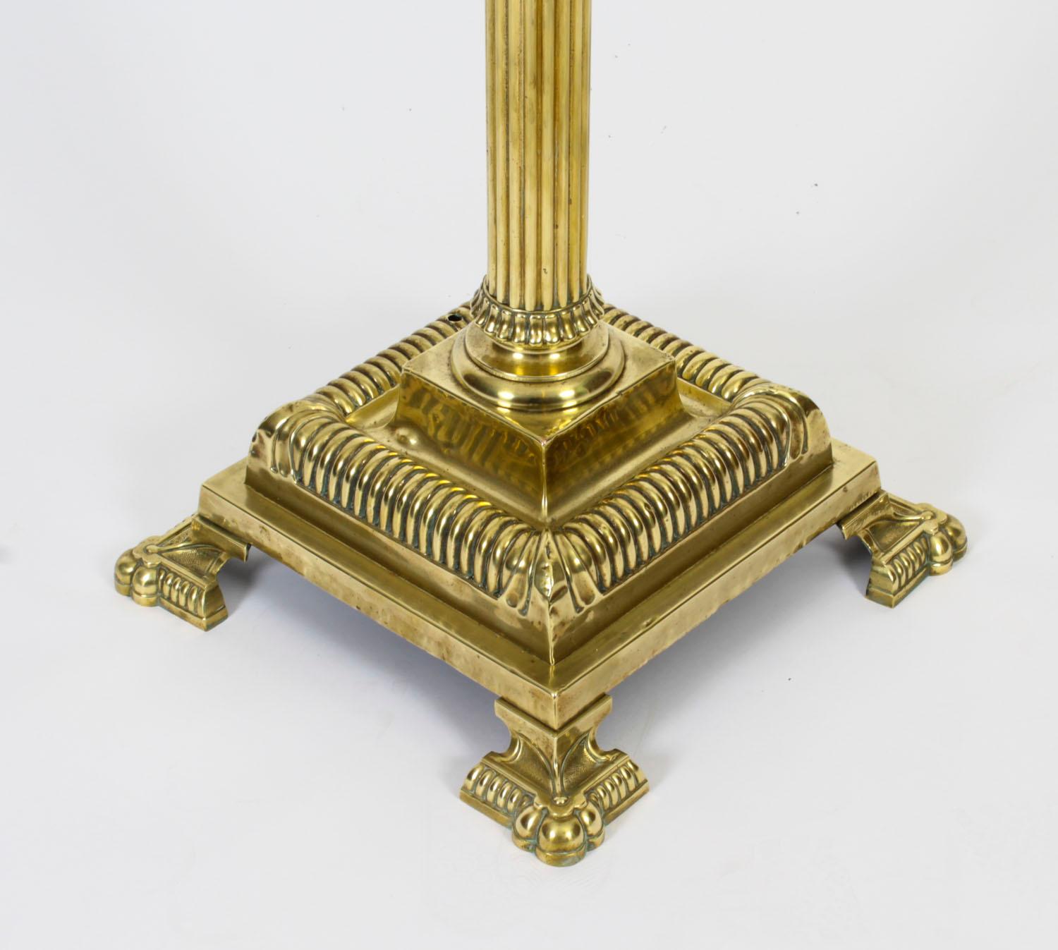 Fin du XIXe siècle Ancienne lampe à colonne corinthienne télescopique victorienne en laiton 19ème siècle en vente