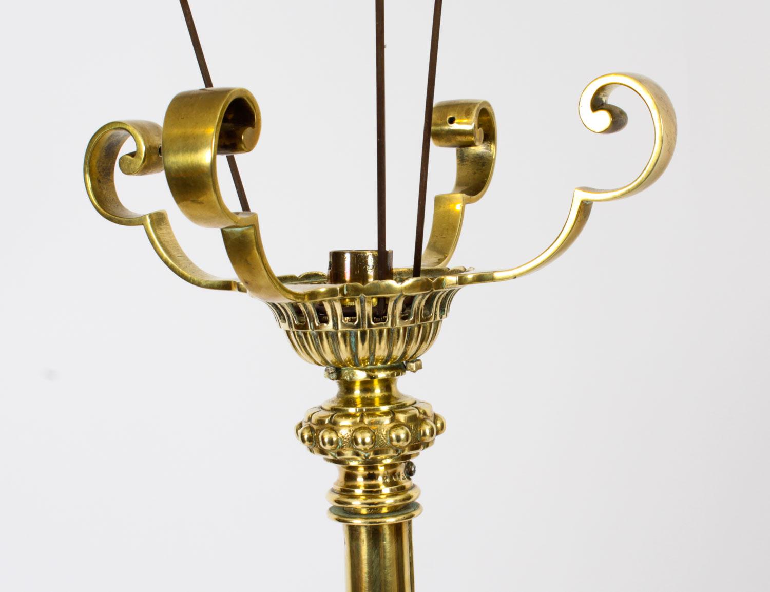Laiton Ancienne lampe à colonne corinthienne télescopique victorienne en laiton 19ème siècle en vente