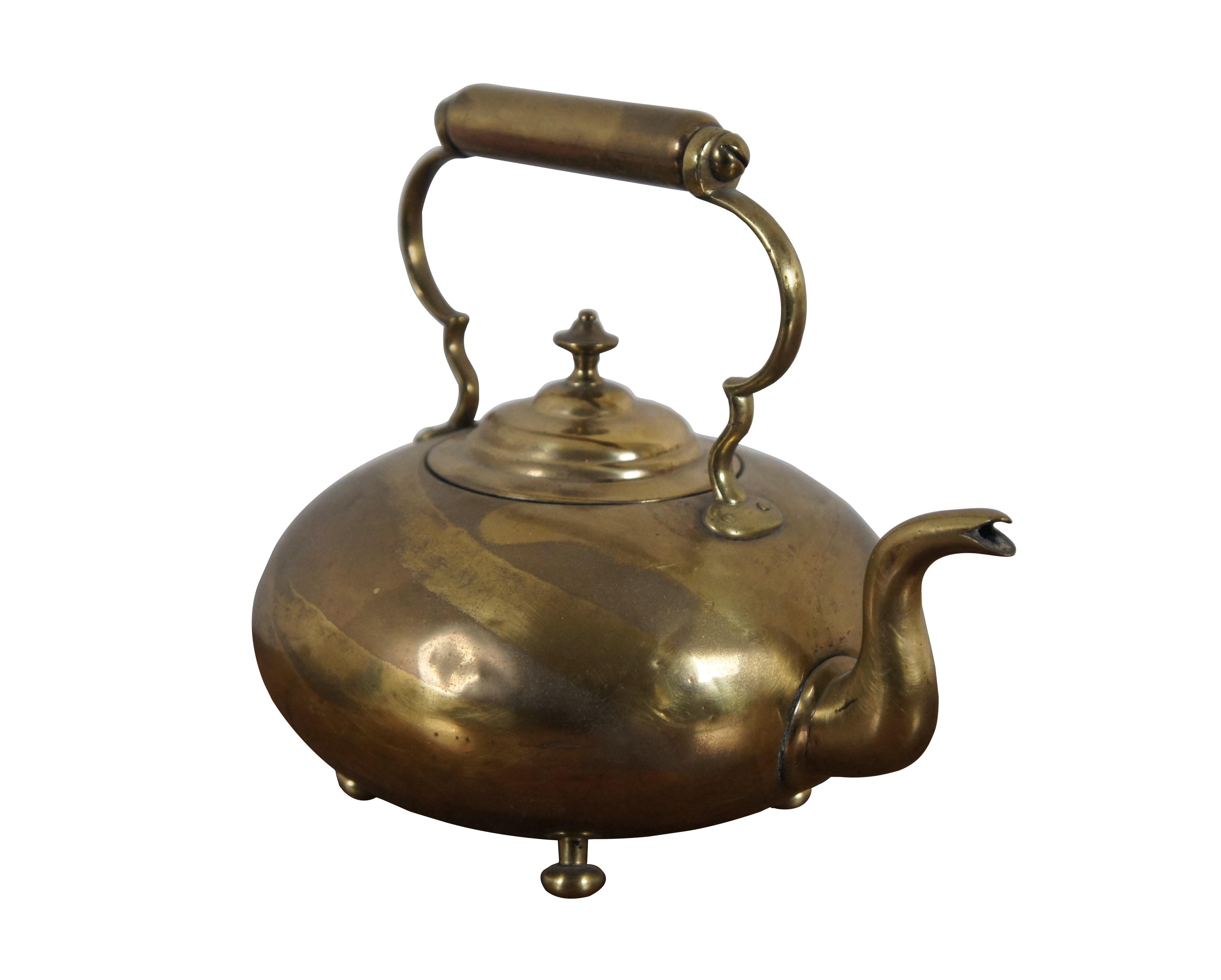 Antique Scottish brass Hot Toddy / tea / Coffee kettle with low round body, small goose neck terminating in a bird spout, four round mushroom shaped feet, top shaped finial lid, and fixed handle.

Dimensions:
9.5