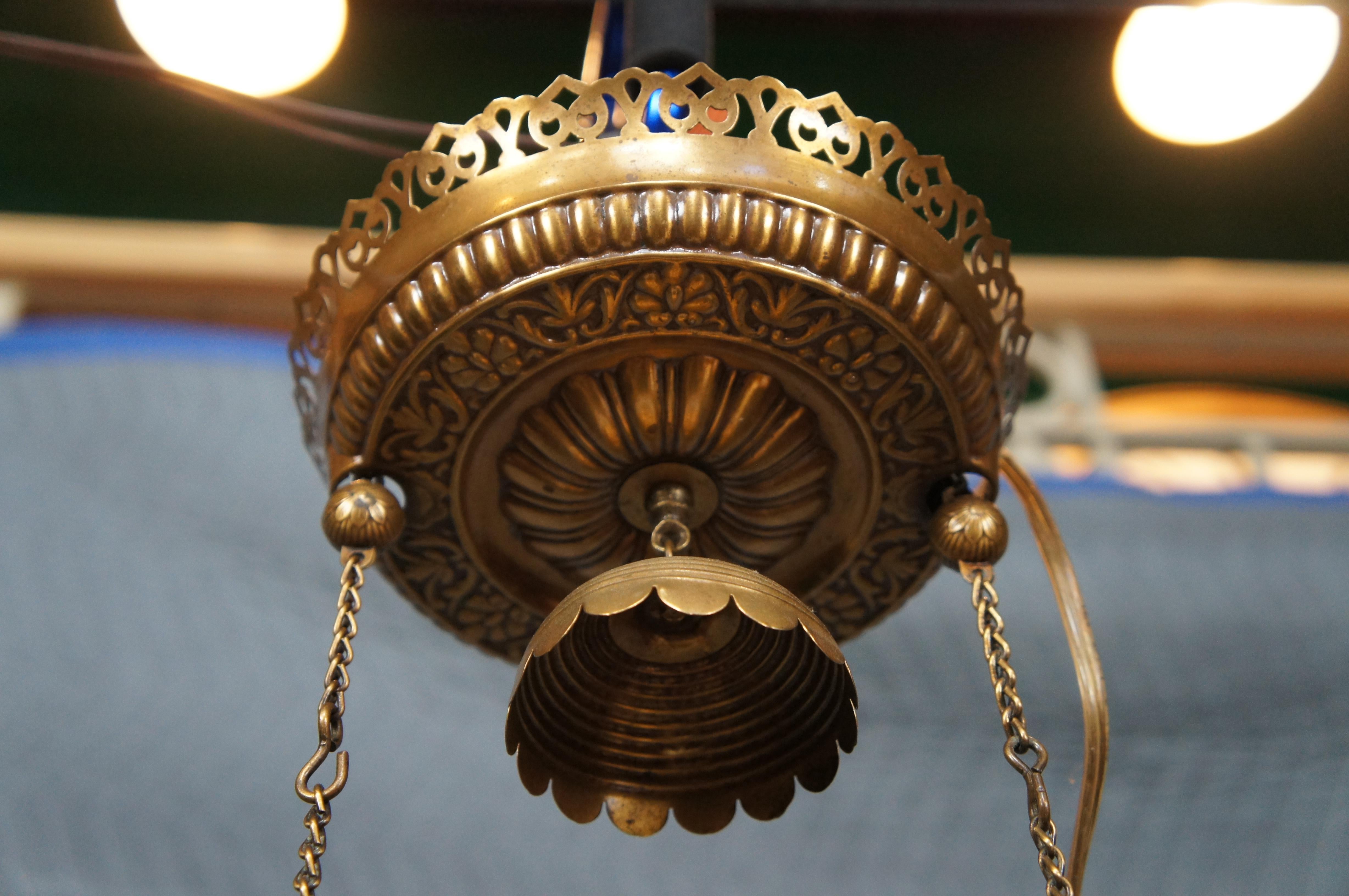 Antike viktorianische Messing Milchglas hängende Öllampe Kronleuchter Pendelleuchte im Zustand „Gut“ im Angebot in Dayton, OH