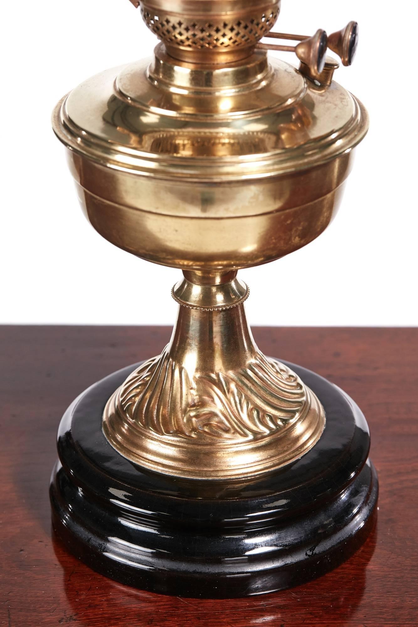 Antique Victorian Brass Oil Lamp In Excellent Condition In Stutton, GB