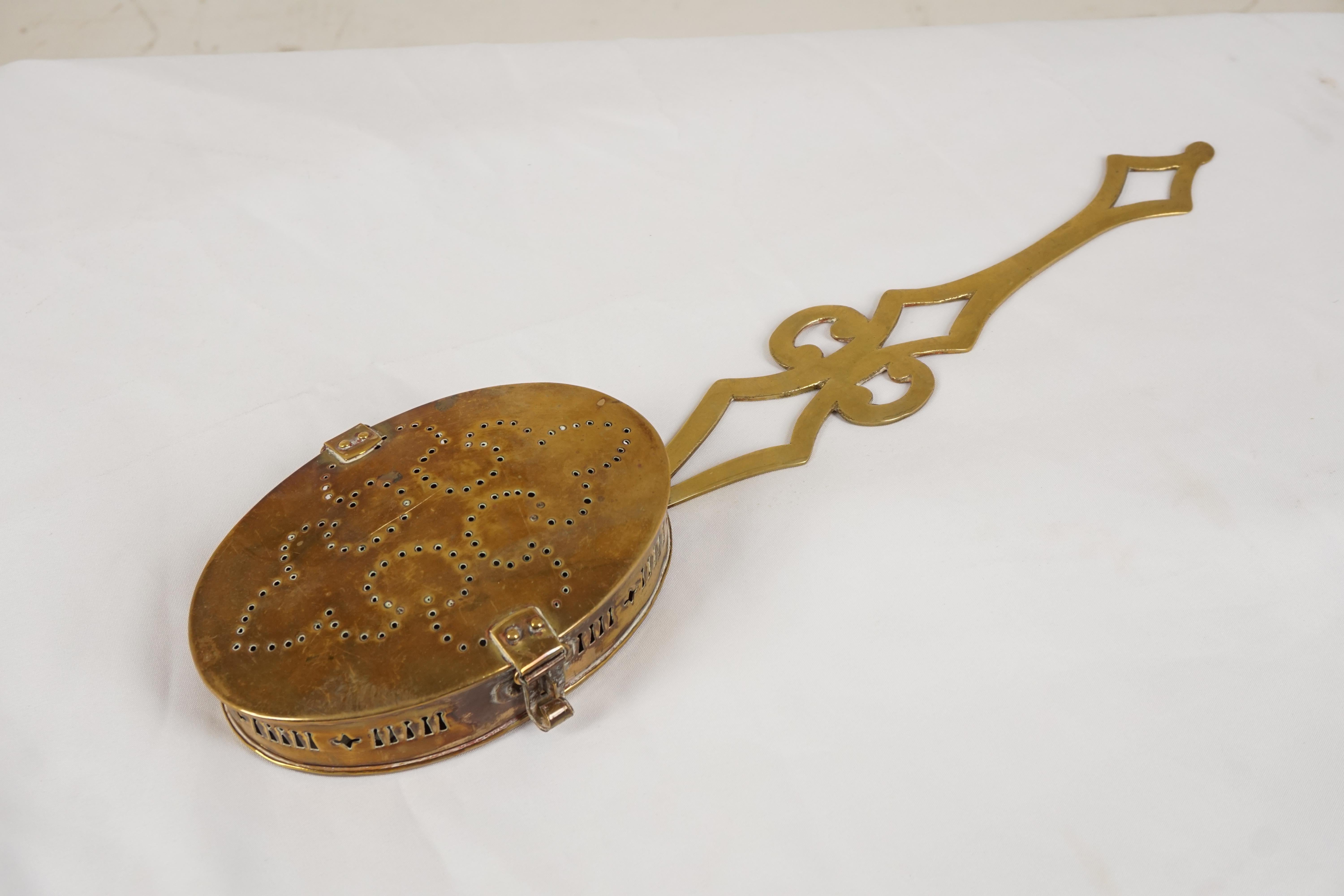 Antique Victorian brass oval chestnut roaster, Scotland, 1880, B2466BY

Scotland 1880
Victorian brass chestnut roaster
Constructed in heavy gauge sheet brass
Pierced lid with working clasp to the side
Pleasing piercing to the handle
Nicely