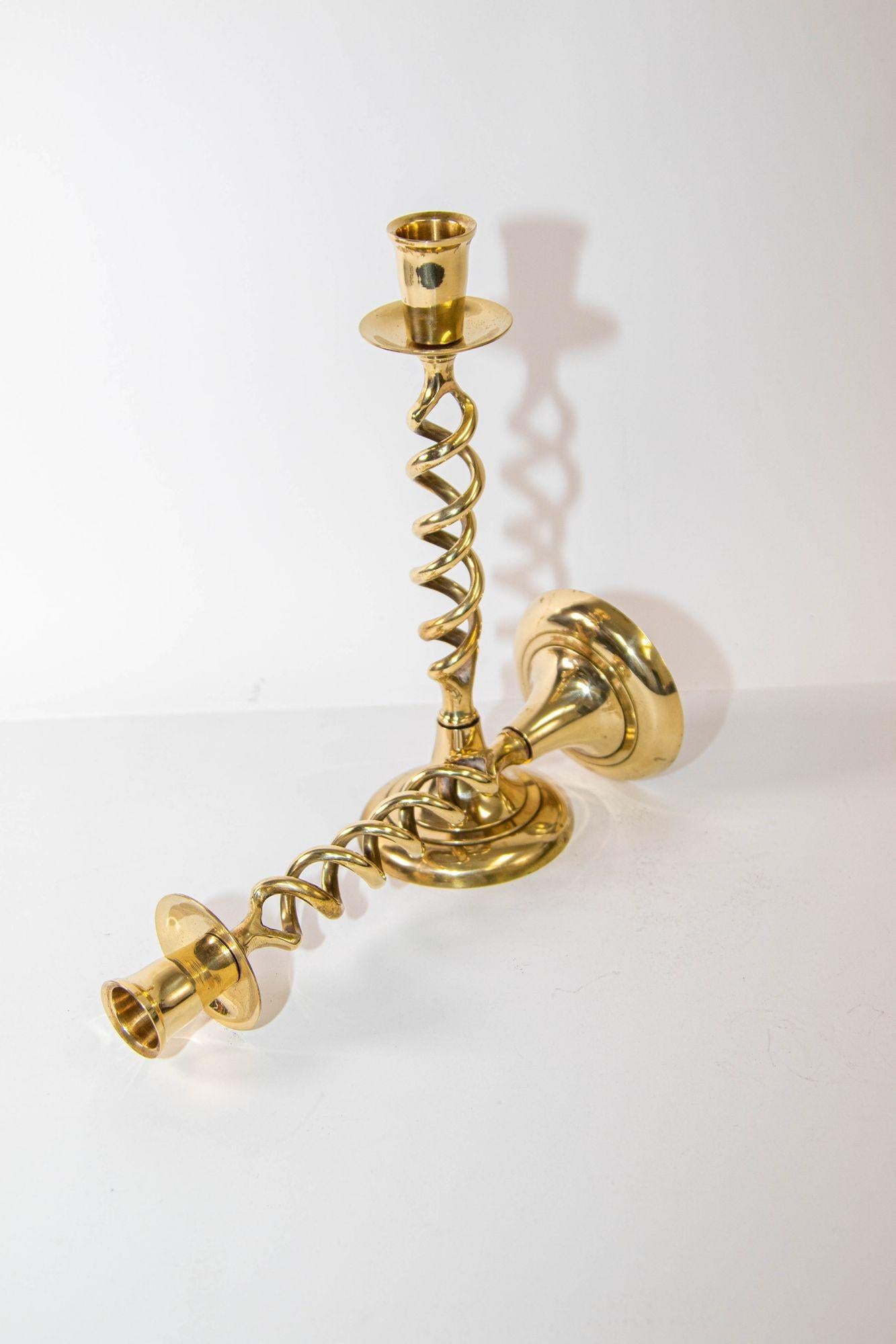 Antique Victorian Brass Pair of Barley Twist Candlesticks In Good Condition In North Hollywood, CA