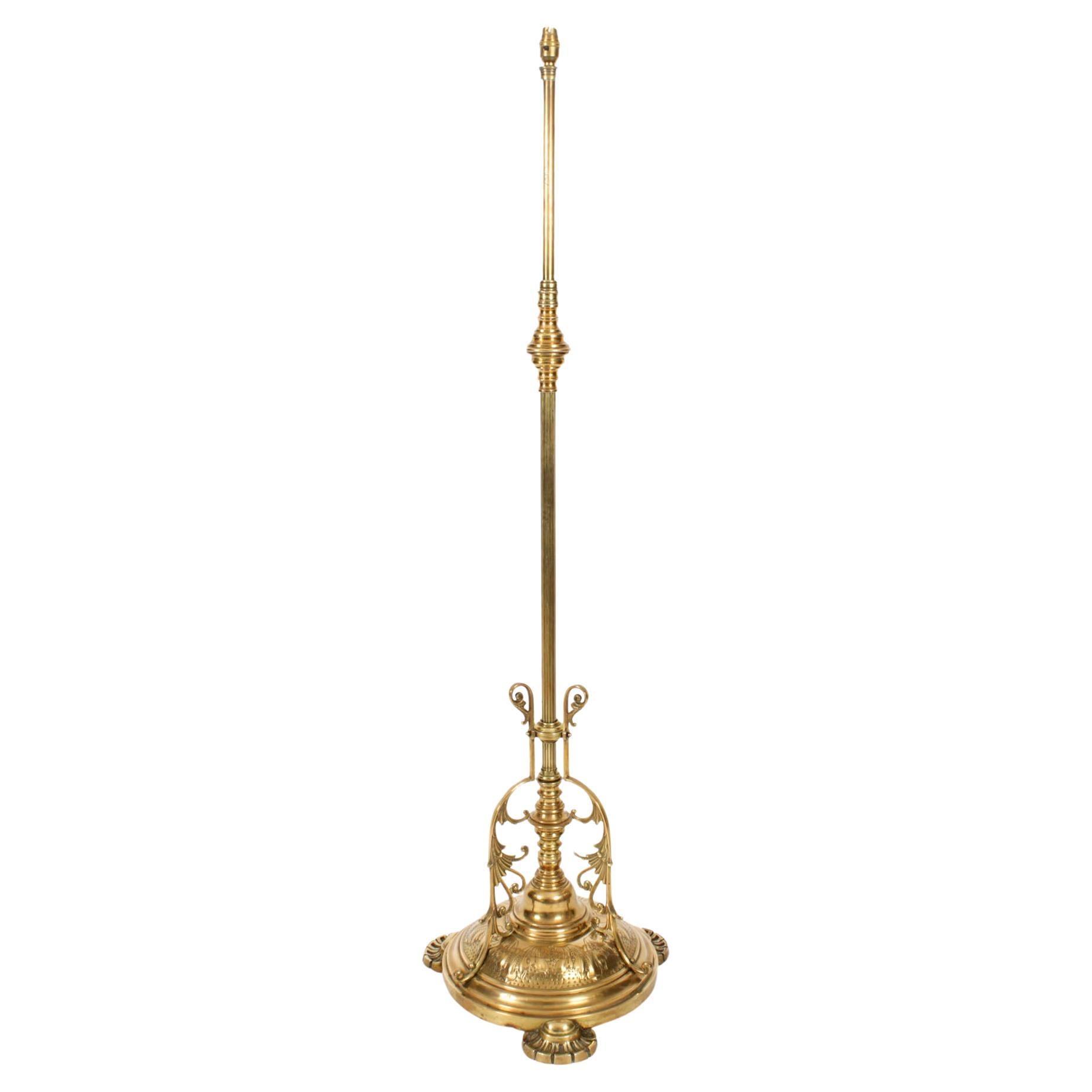 Lampe standard victorienne ancienne en laiton 19ème siècle en vente