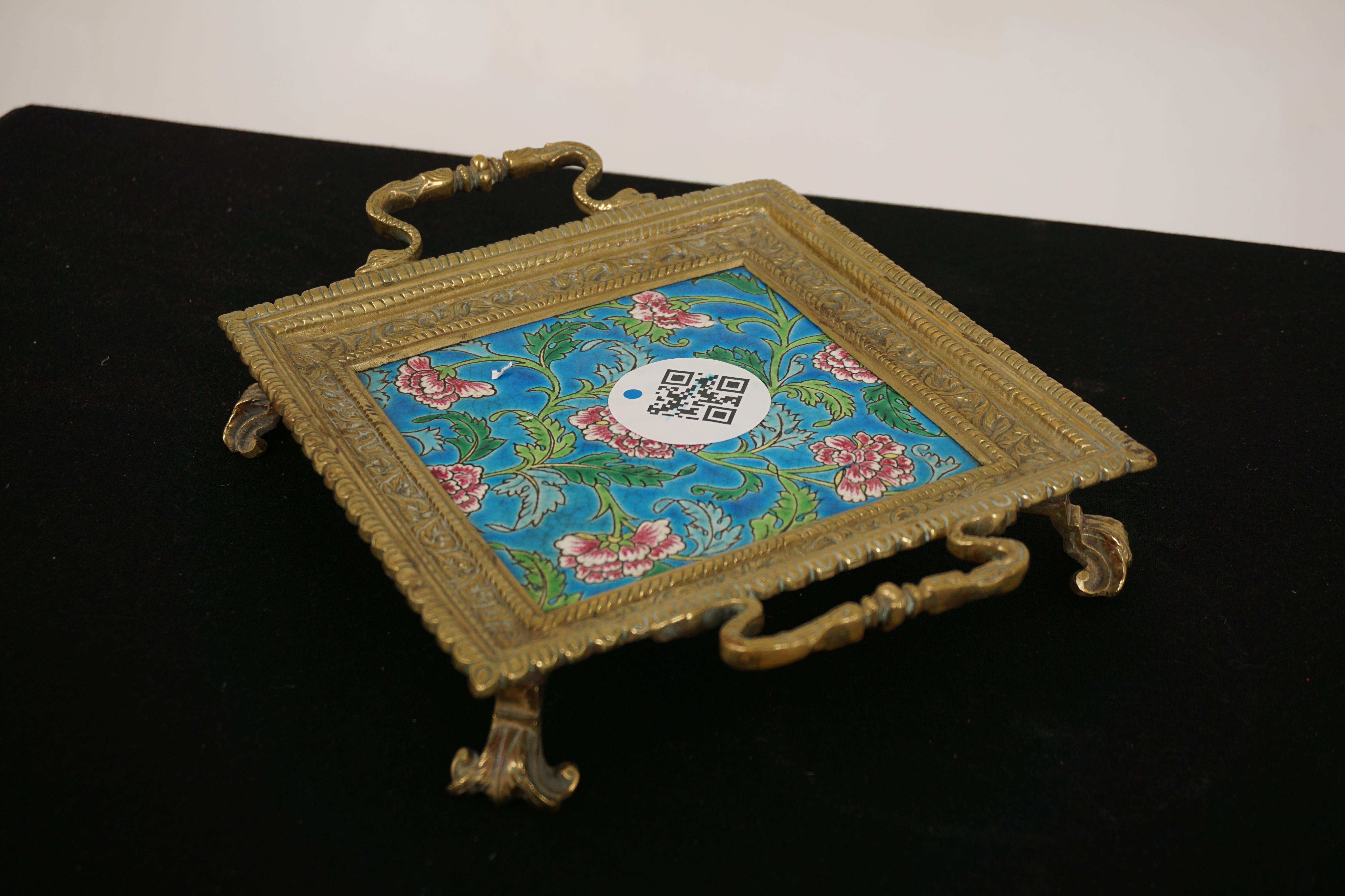 Antique Victorian Brass Trivet, Stand, Tray, Majolica Plate, England 1890, H576 In Good Condition In Vancouver, BC