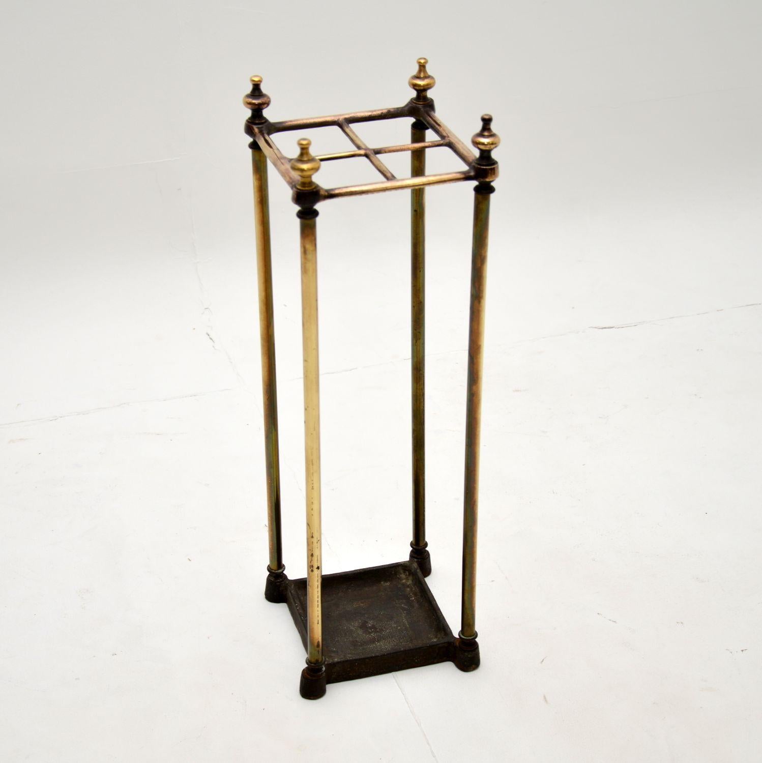 A charming original antique Victorian umbrella stand in solid brass. This was made in England, it dates from around the 1860-1880 period.

The quality is amazing, this is mostly solid brass throughout, with a cast iron base.

It is in lovely