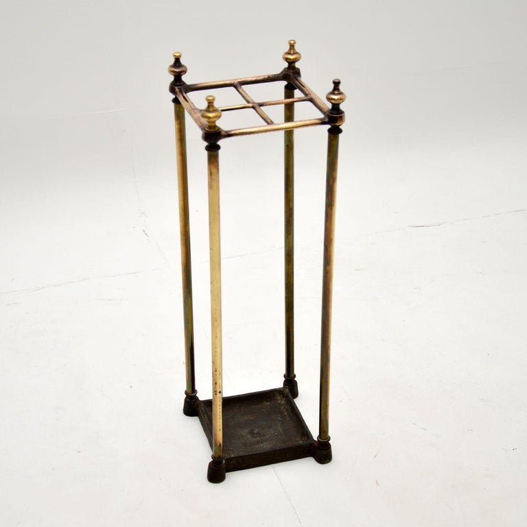 https://a.1stdibscdn.com/antique-victorian-brass-umbrella-stand-for-sale-picture-2/f_23693/f_252283421631099379775/antique_victorian_brass_umbrella_stand_rack_1_master.jpg?width=768