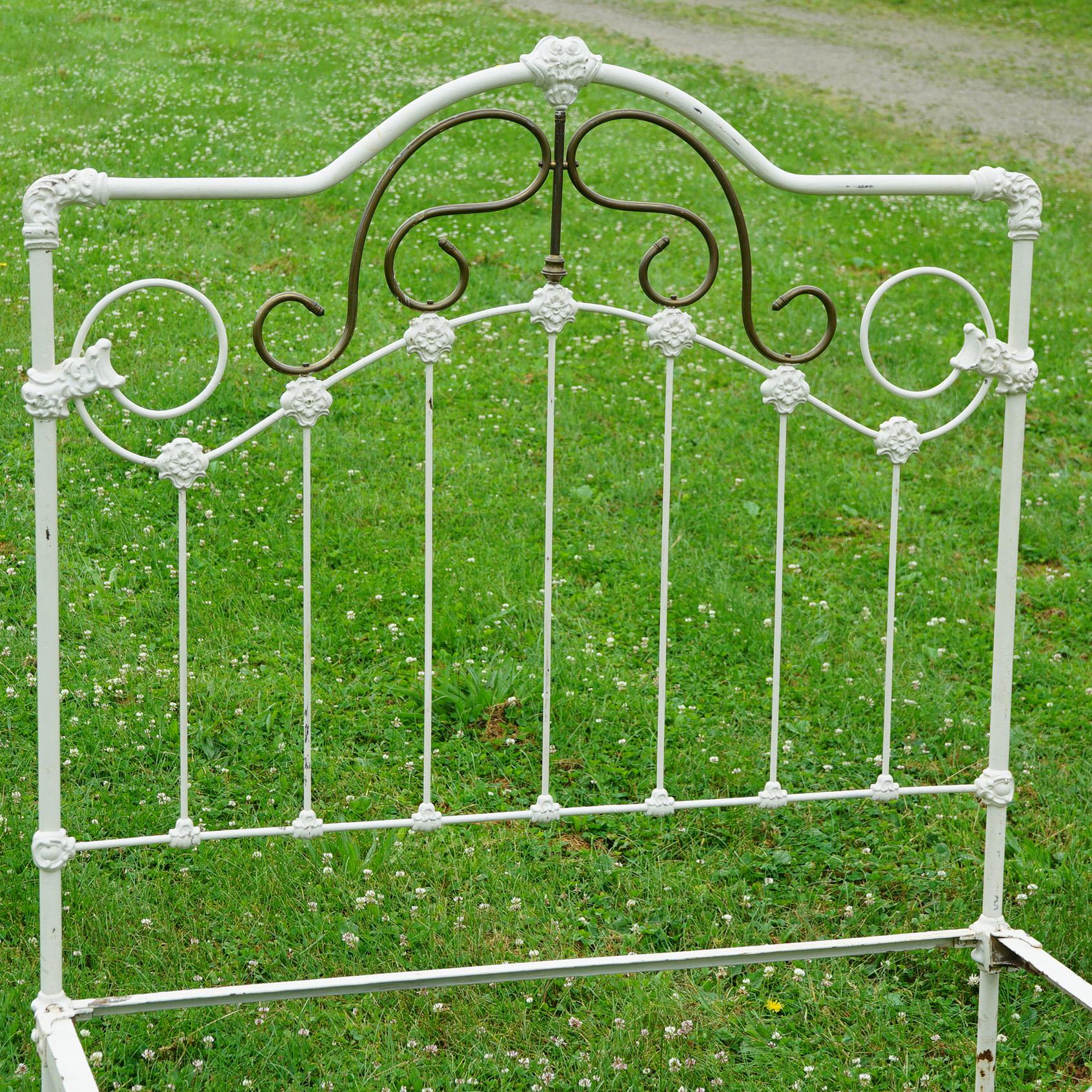 Antique Victorian Brass & White Painted Iron Full Size Bed Frame C1890 In Good Condition In Big Flats, NY