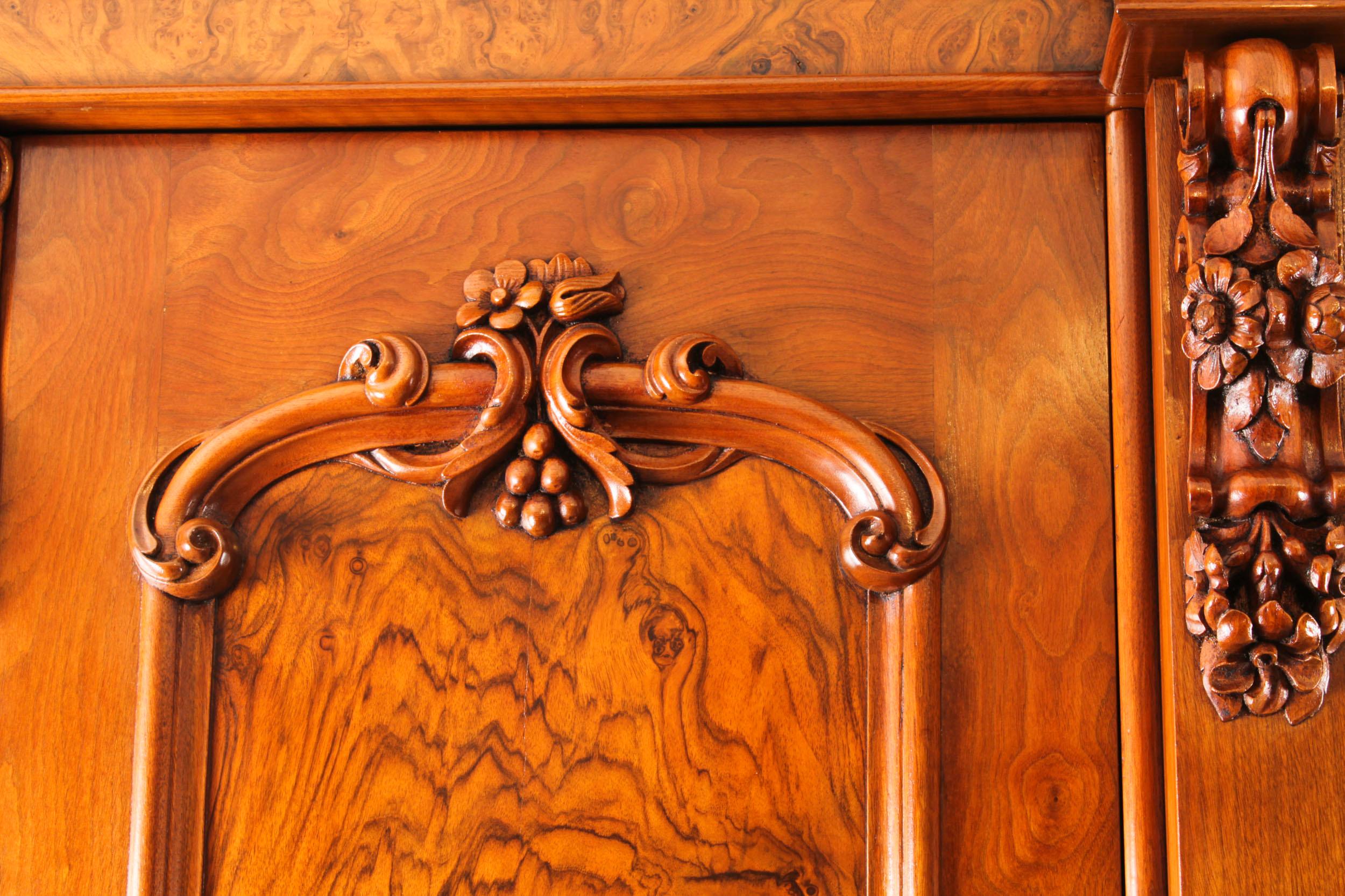 Antique Victorian Breakfront Burr Walnut Wardrobe, 19th Century In Good Condition For Sale In London, GB