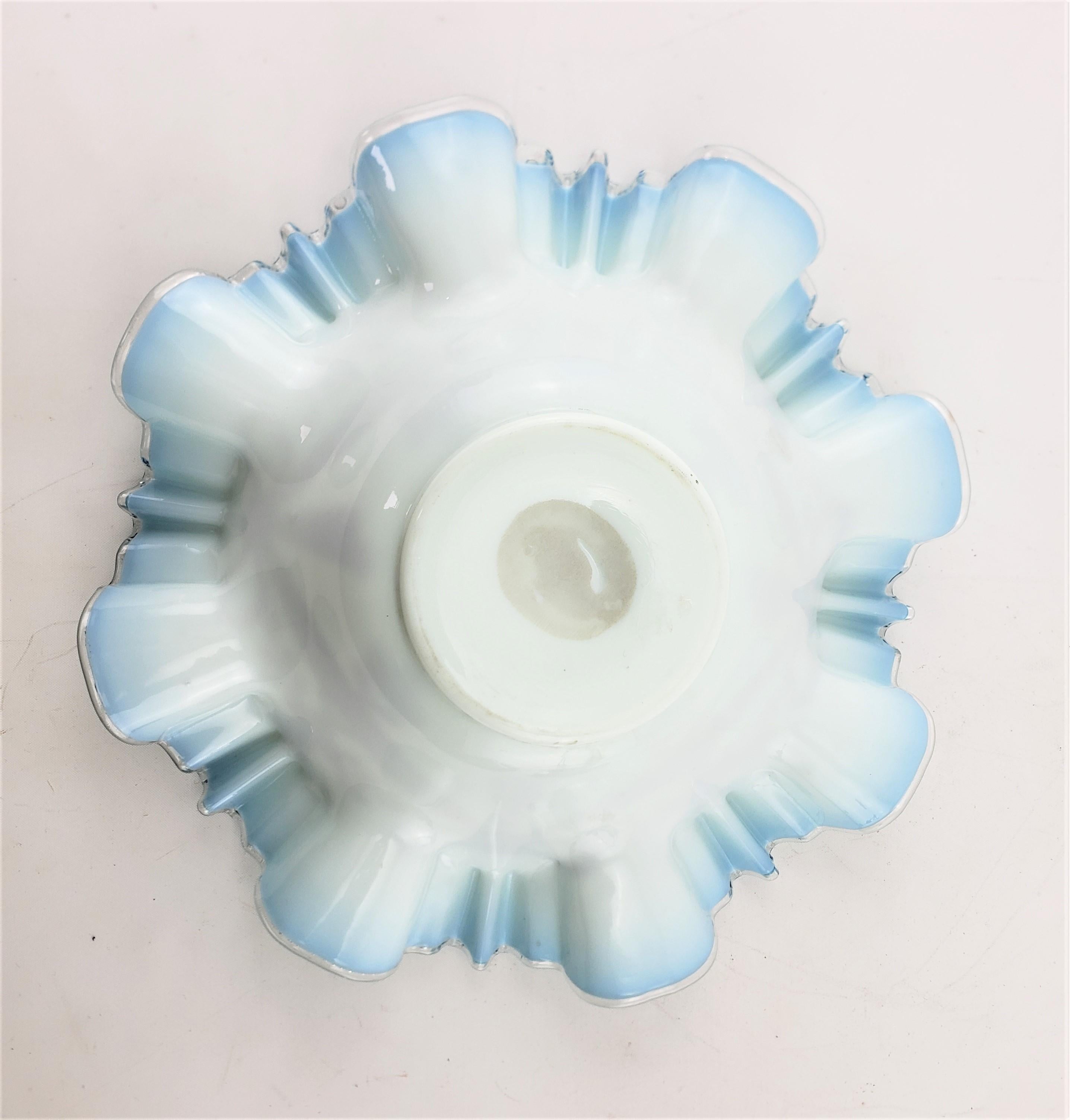 Antigua cesta victoriana de novia o nupcial con decoración floral pintada a mano en venta 2
