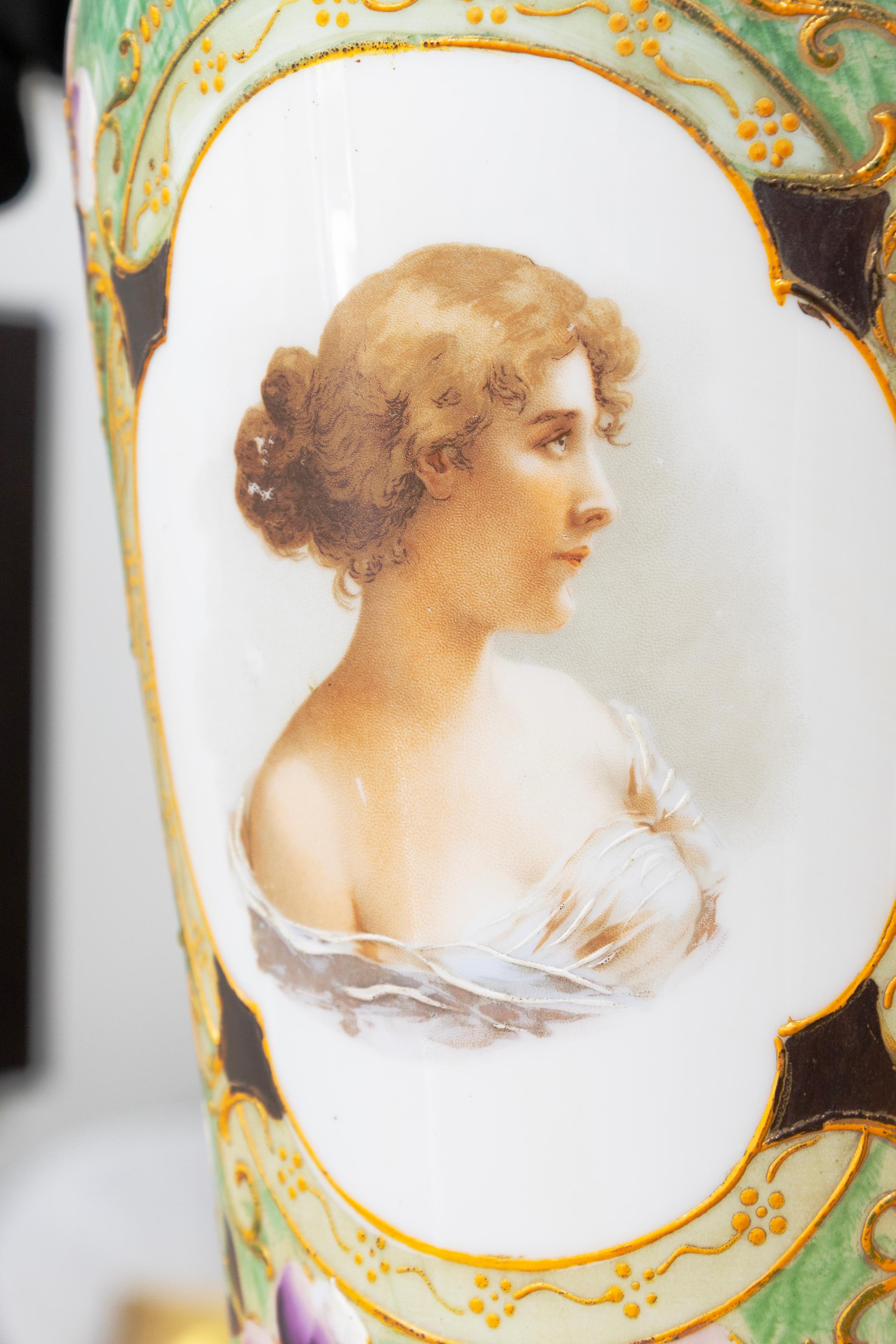 Americano Antique Victorian Bristol - Glass Vase Hand Painted Portrait & Floral Design in vendita