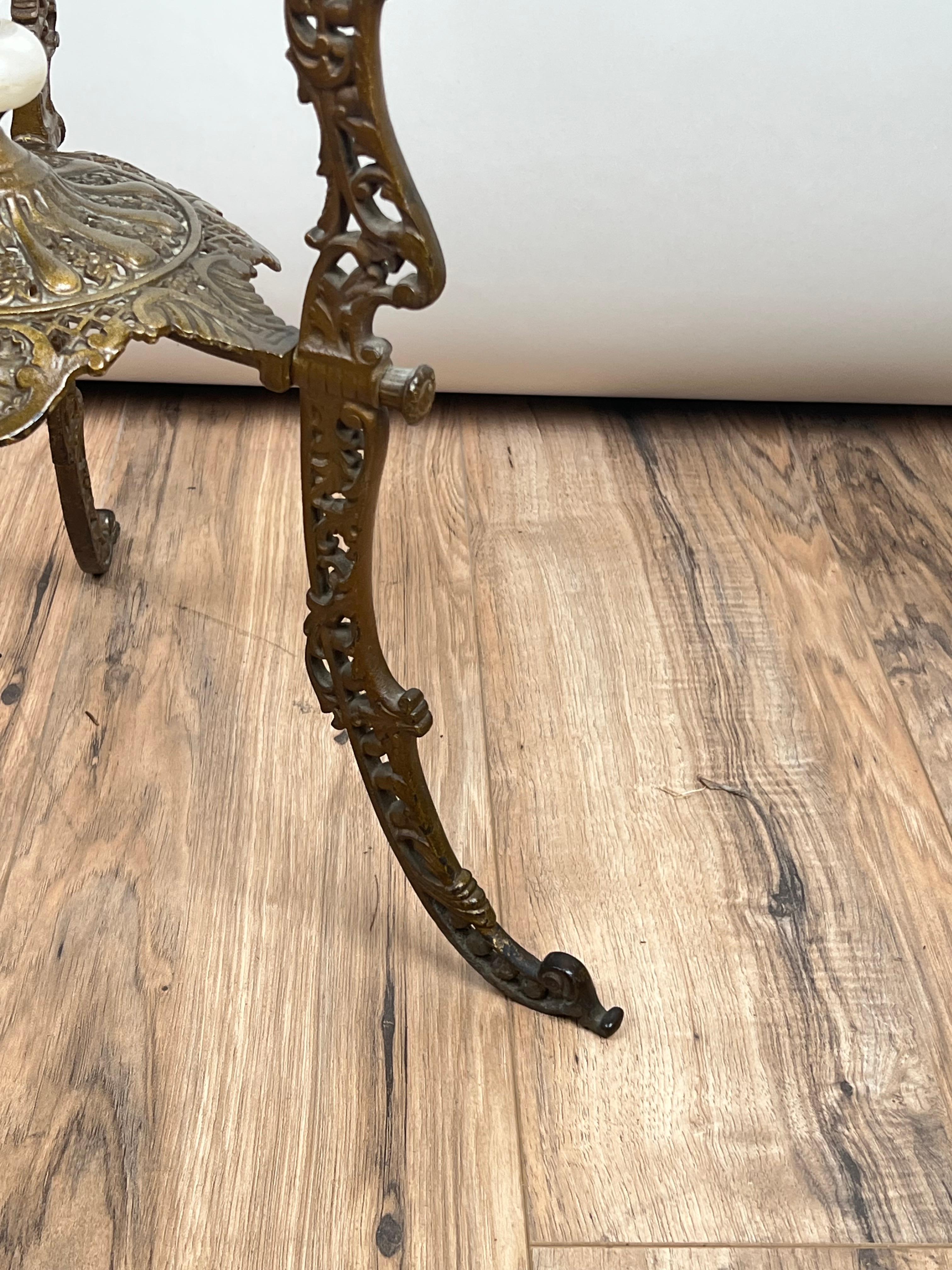 XIXe siècle Ancien support victorien en bronze et onyx c. Fin du 19e siècle en vente