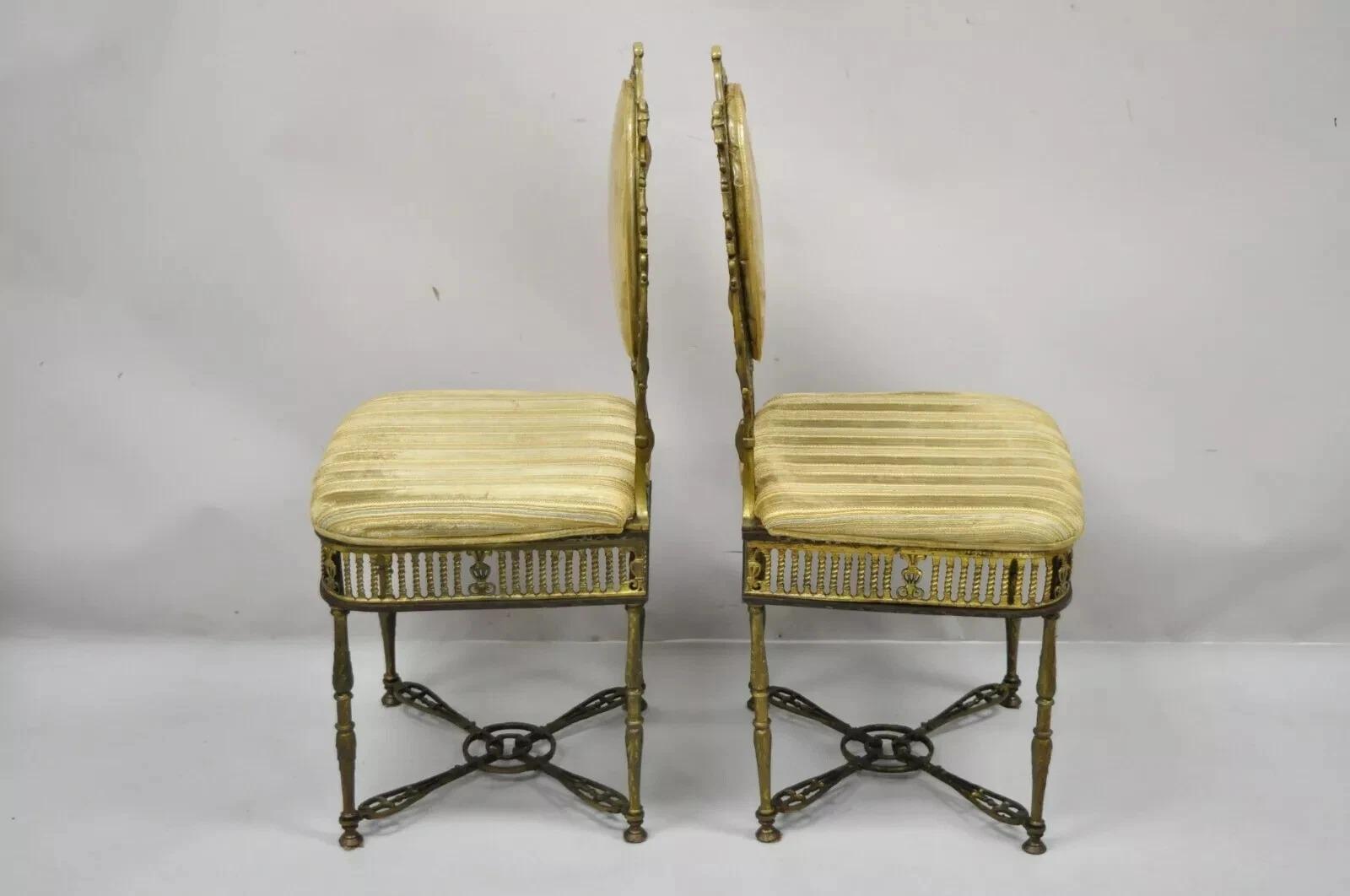 Antiche sedie da salotto vittoriane in bronzo e ottone in stile Oscar Bach - Coppia in vendita 3