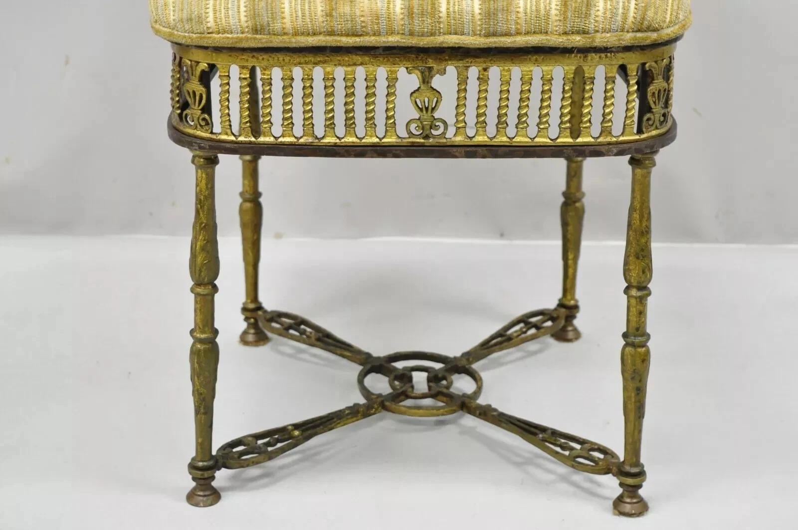 Antiche sedie da salotto vittoriane in bronzo e ottone in stile Oscar Bach - Coppia In condizioni buone in vendita a Philadelphia, PA