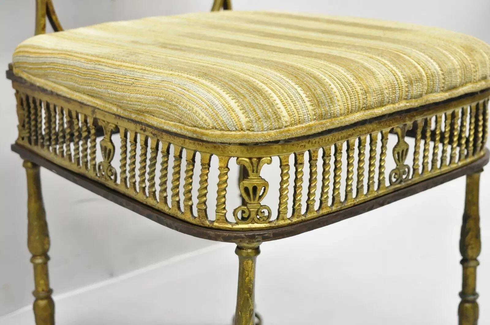 XIX secolo Antiche sedie da salotto vittoriane in bronzo e ottone in stile Oscar Bach - Coppia in vendita