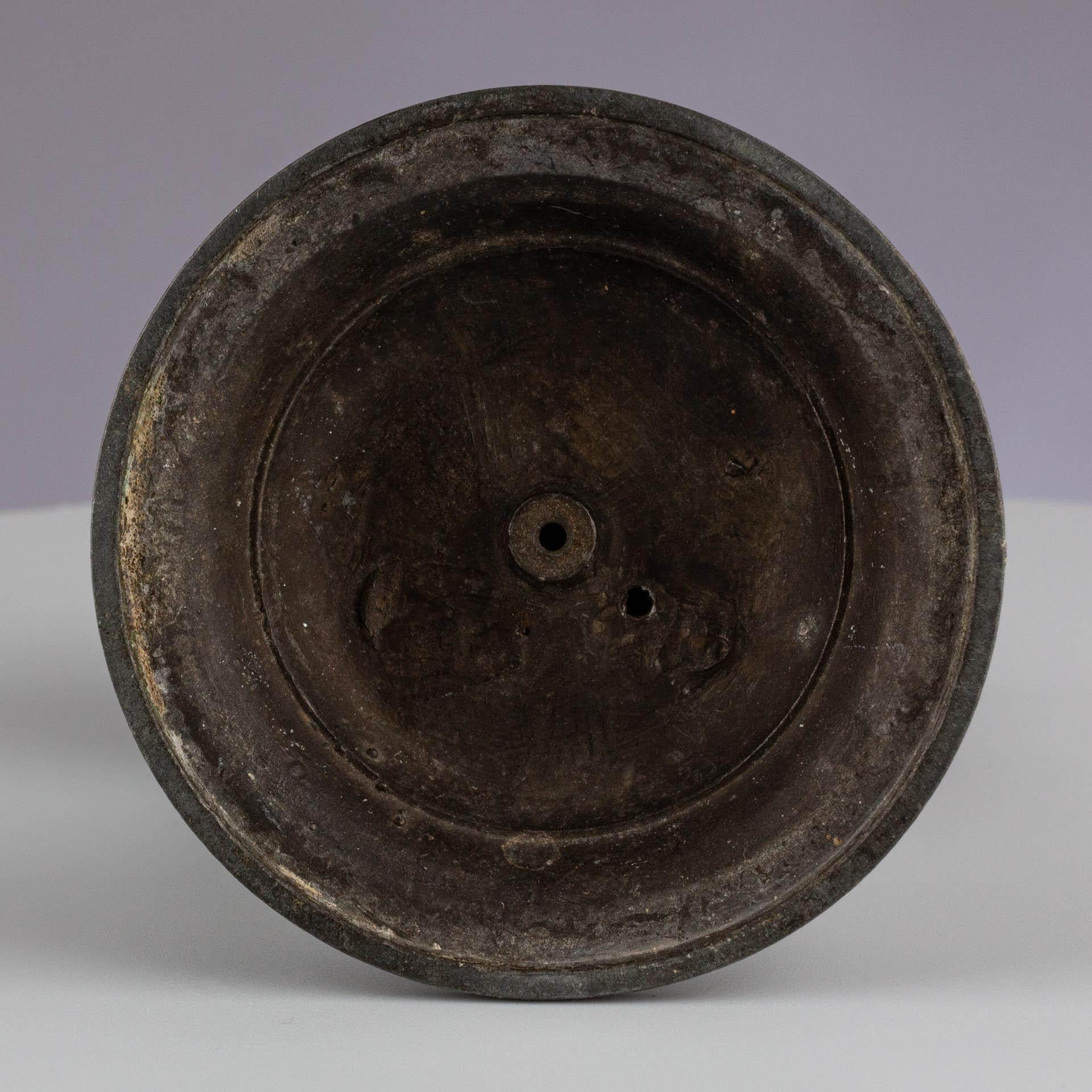 XIX secolo Antico Cane Vittoriano di Bronzo a forma di cappello a cilindro Portafiammiferi Figura di Attaccabrighe in vendita