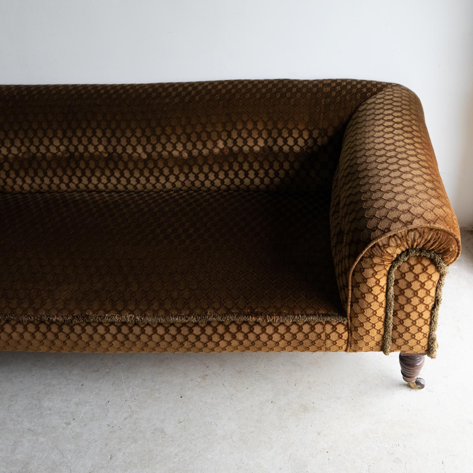 Antique Victorian Brown/Gold Velvet Button Backed Three Seater Chesterfield Sofa In Good Condition For Sale In Bristol, GB