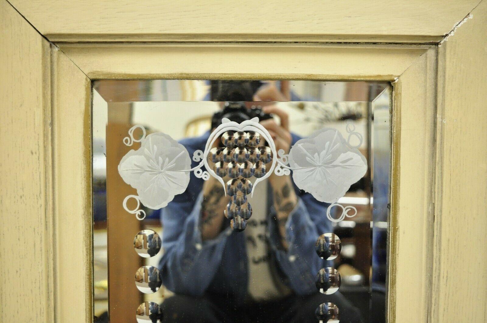 Victorien Paire de miroirs à fleurs papillons victoriens anciens en verre bullé et cadre en bois de chêne en vente