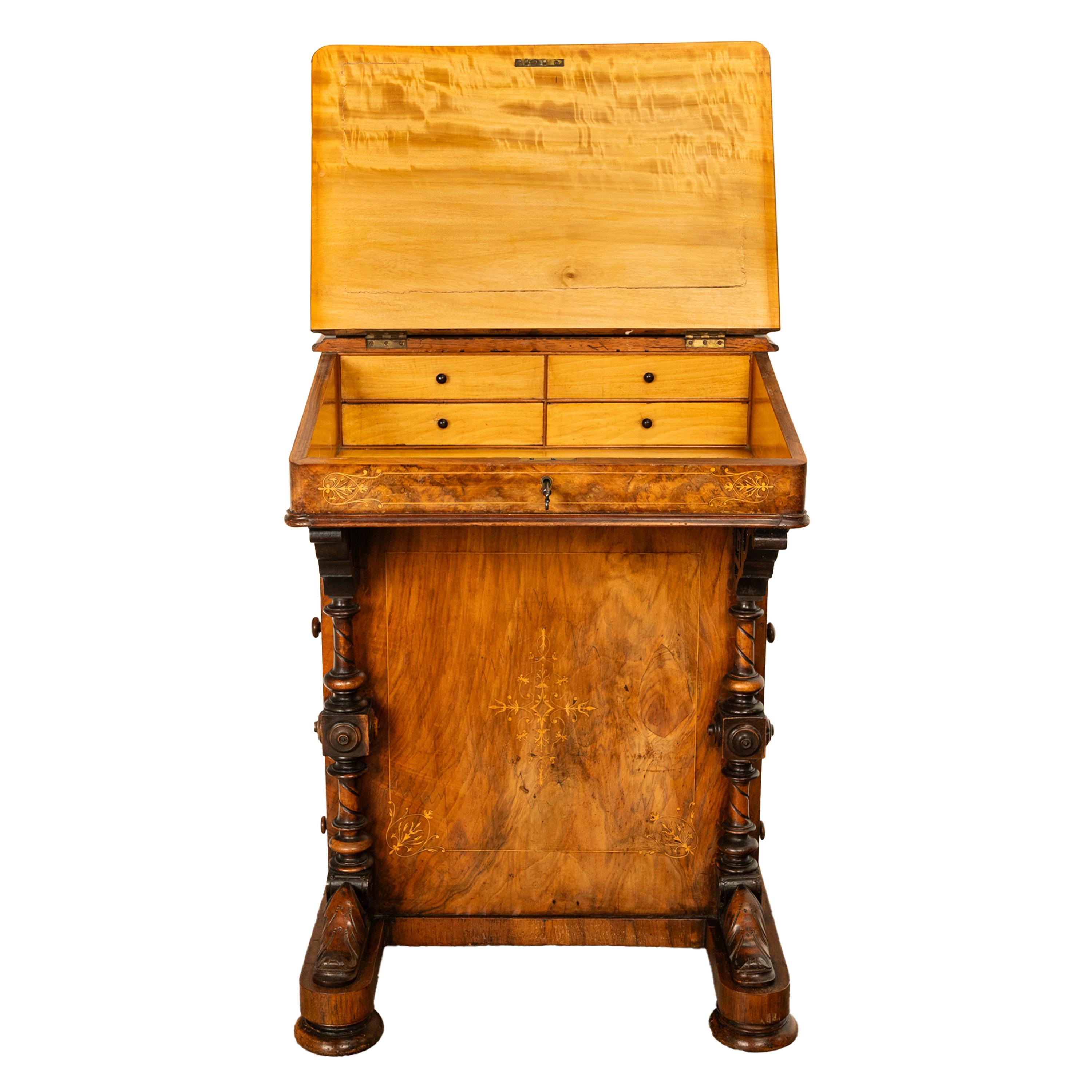 Antica scrivania Davenport vittoriana in radica di noce intarsiata e scolpita 1860 in vendita 2