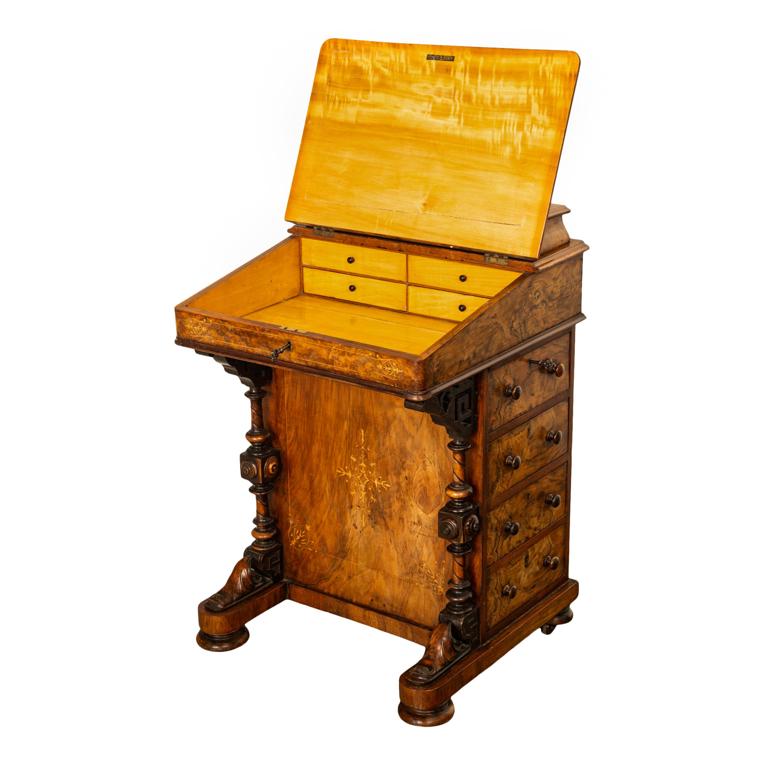 Antica scrivania Davenport vittoriana in radica di noce intarsiata e scolpita 1860 in vendita 3