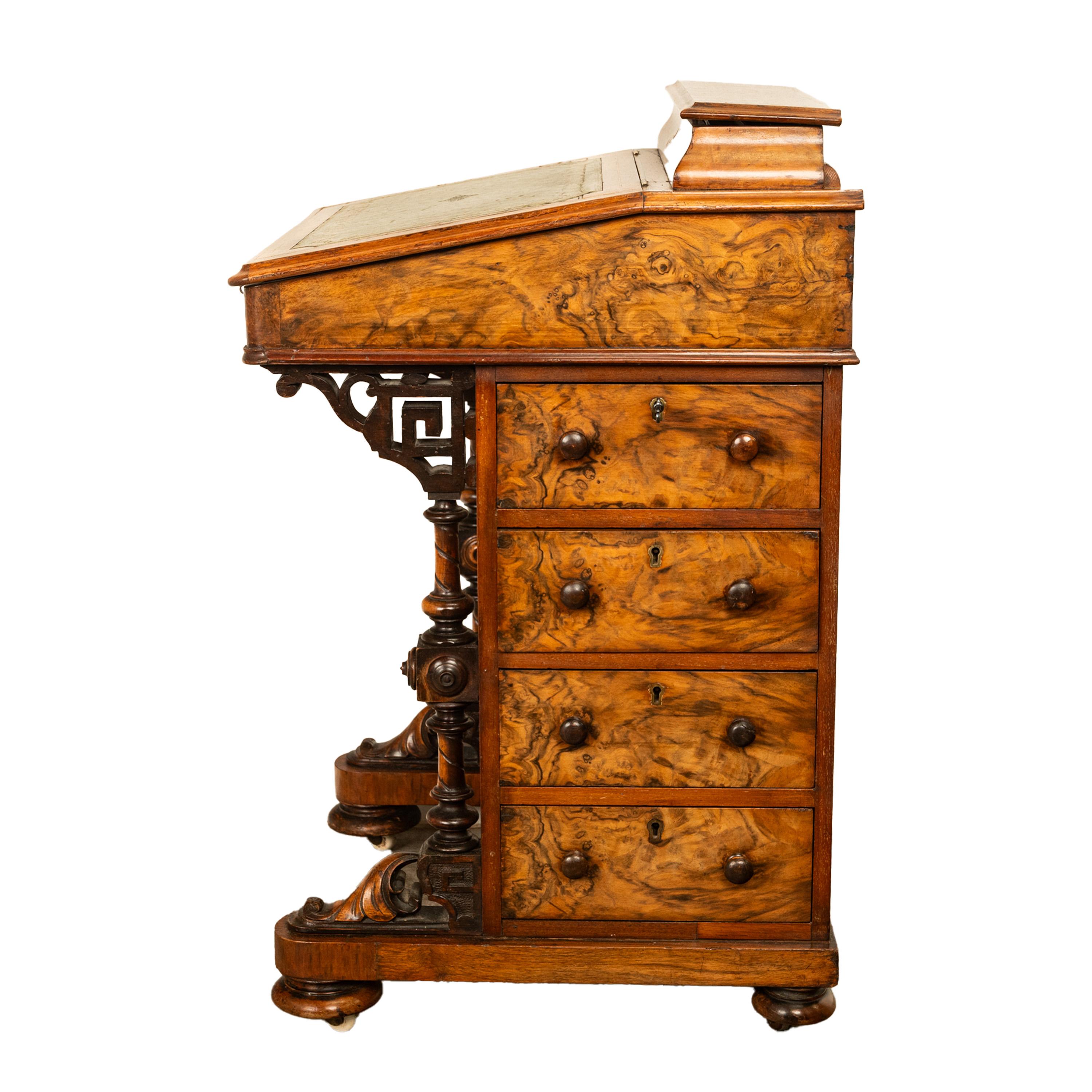 Antica scrivania Davenport vittoriana in radica di noce intarsiata e scolpita 1860 in vendita 5