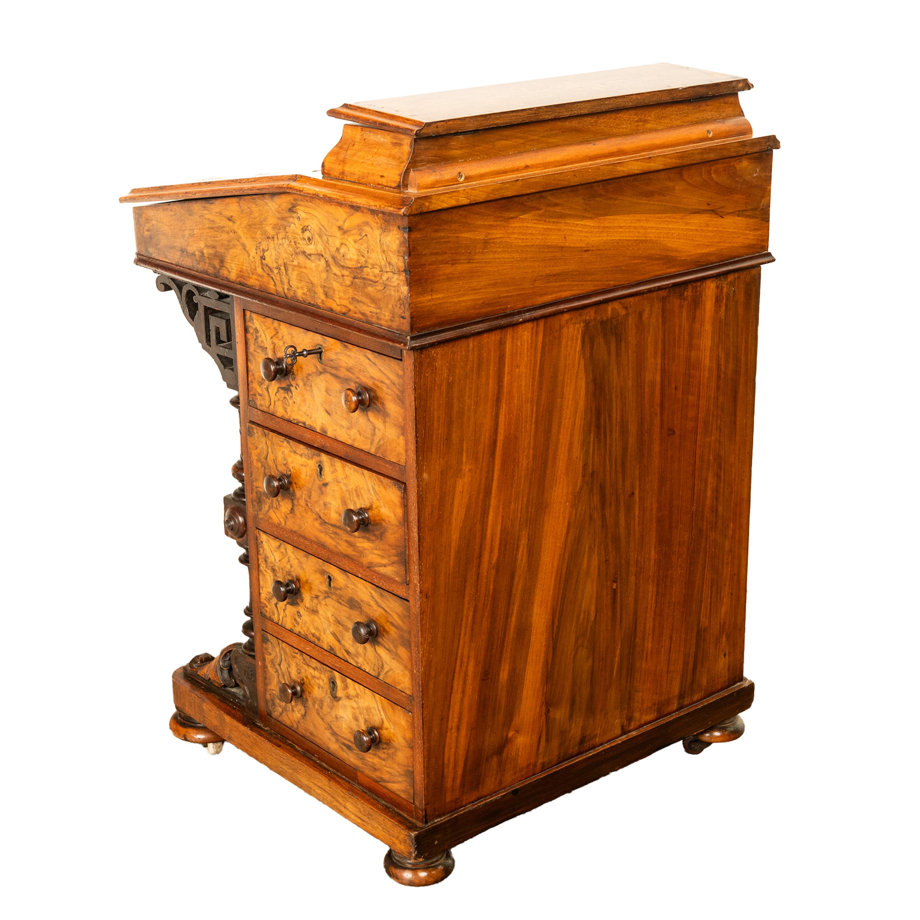 Antica scrivania Davenport vittoriana in radica di noce intarsiata e scolpita 1860 in vendita 6