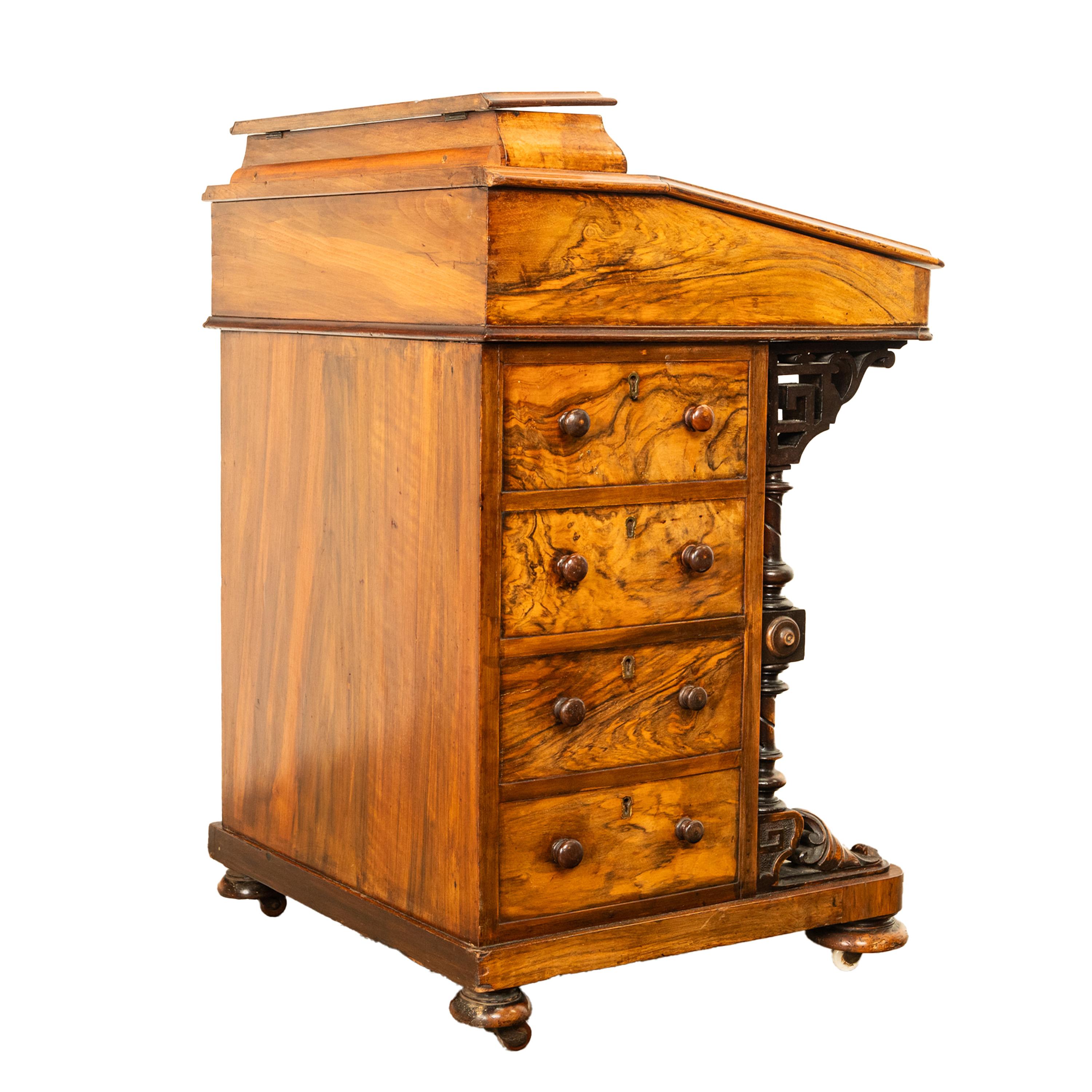 Antica scrivania Davenport vittoriana in radica di noce intarsiata e scolpita 1860 in vendita 7