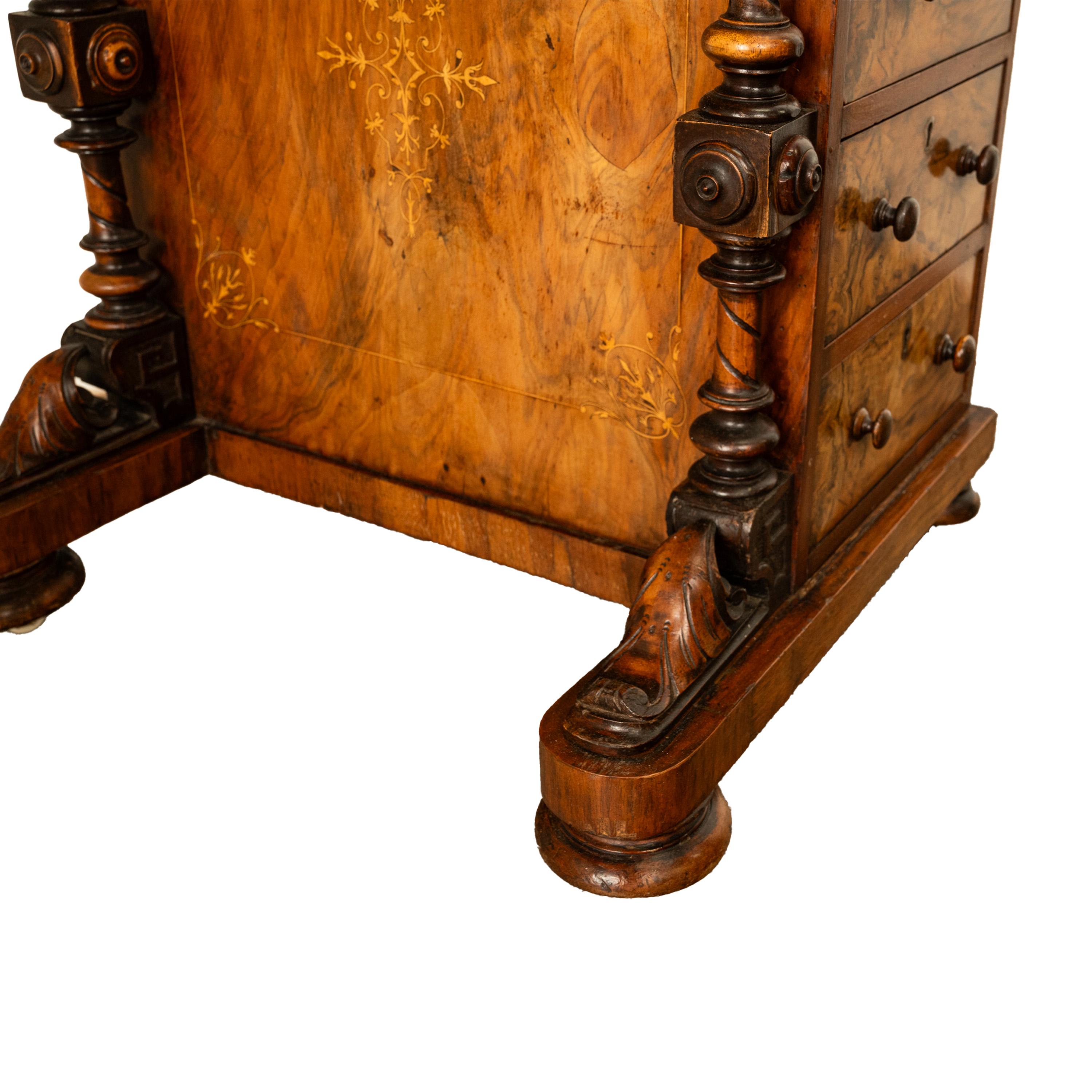 Antica scrivania Davenport vittoriana in radica di noce intarsiata e scolpita 1860 in vendita 10