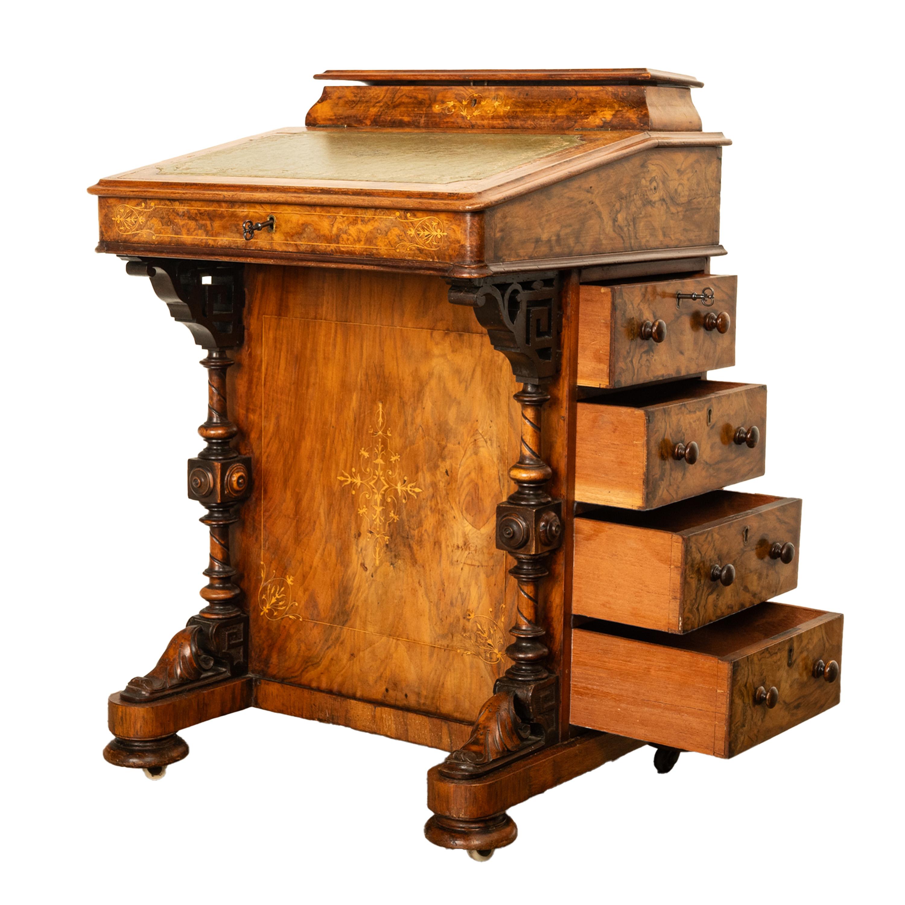 Marqueterie Antica scrivania Davenport vittoriana in radica di noce intarsiata e scolpita 1860 in vendita