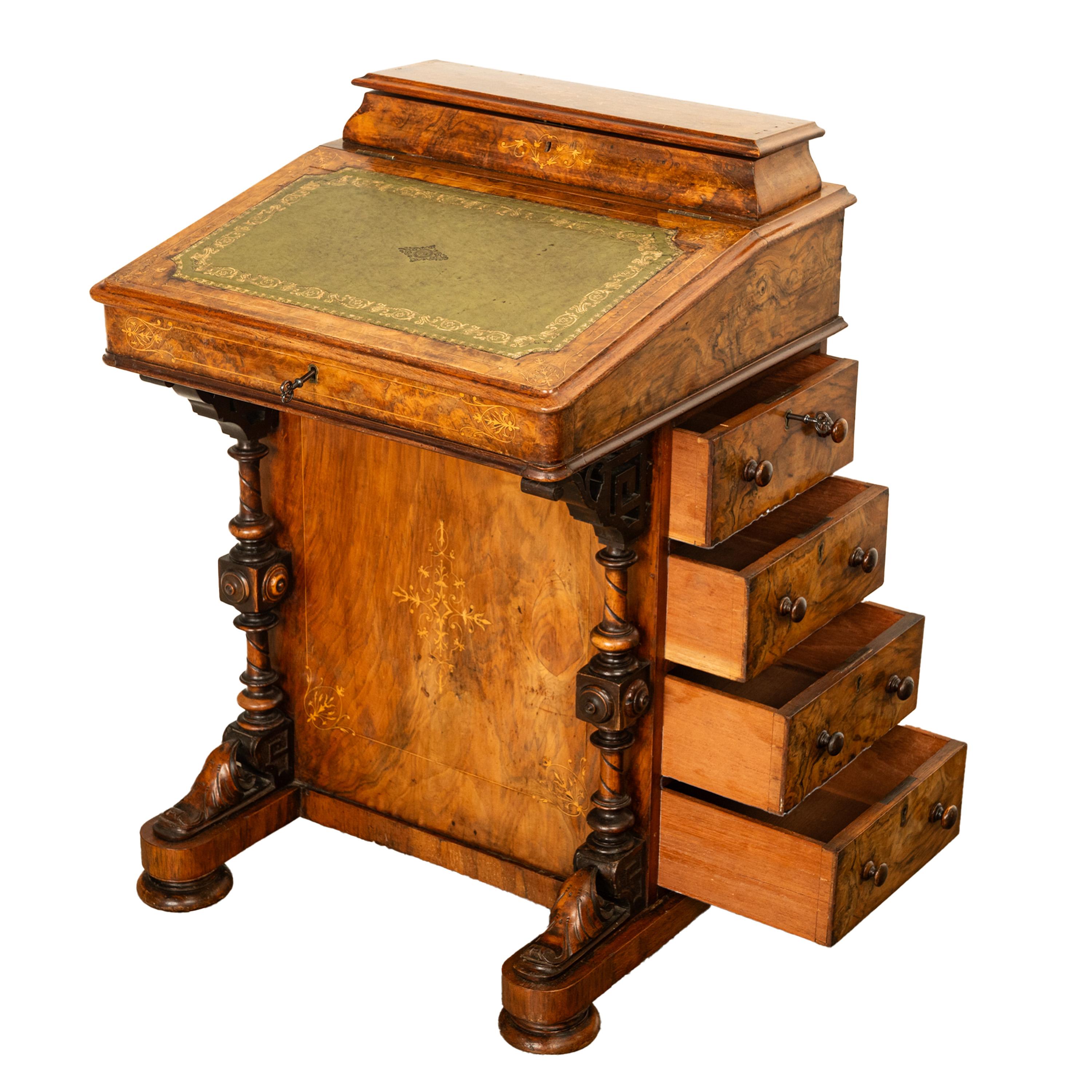 Antica scrivania Davenport vittoriana in radica di noce intarsiata e scolpita 1860 In condizioni buone in vendita a Portland, OR