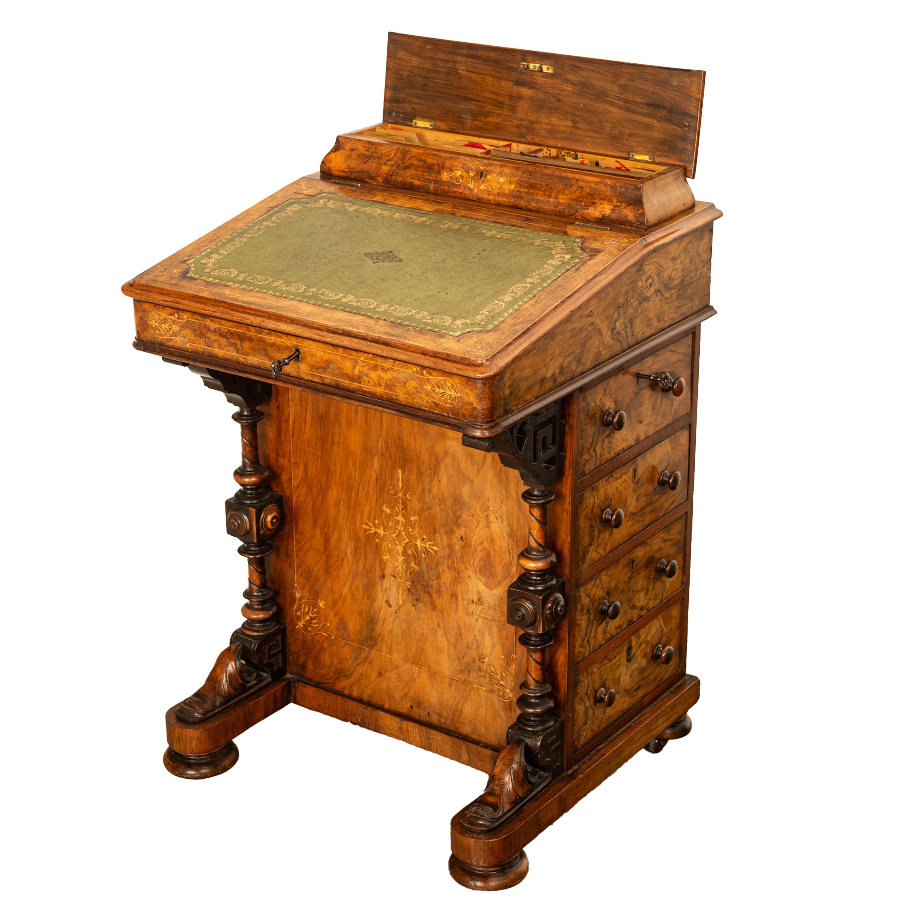 Metà XIX secolo Antica scrivania Davenport vittoriana in radica di noce intarsiata e scolpita 1860 in vendita