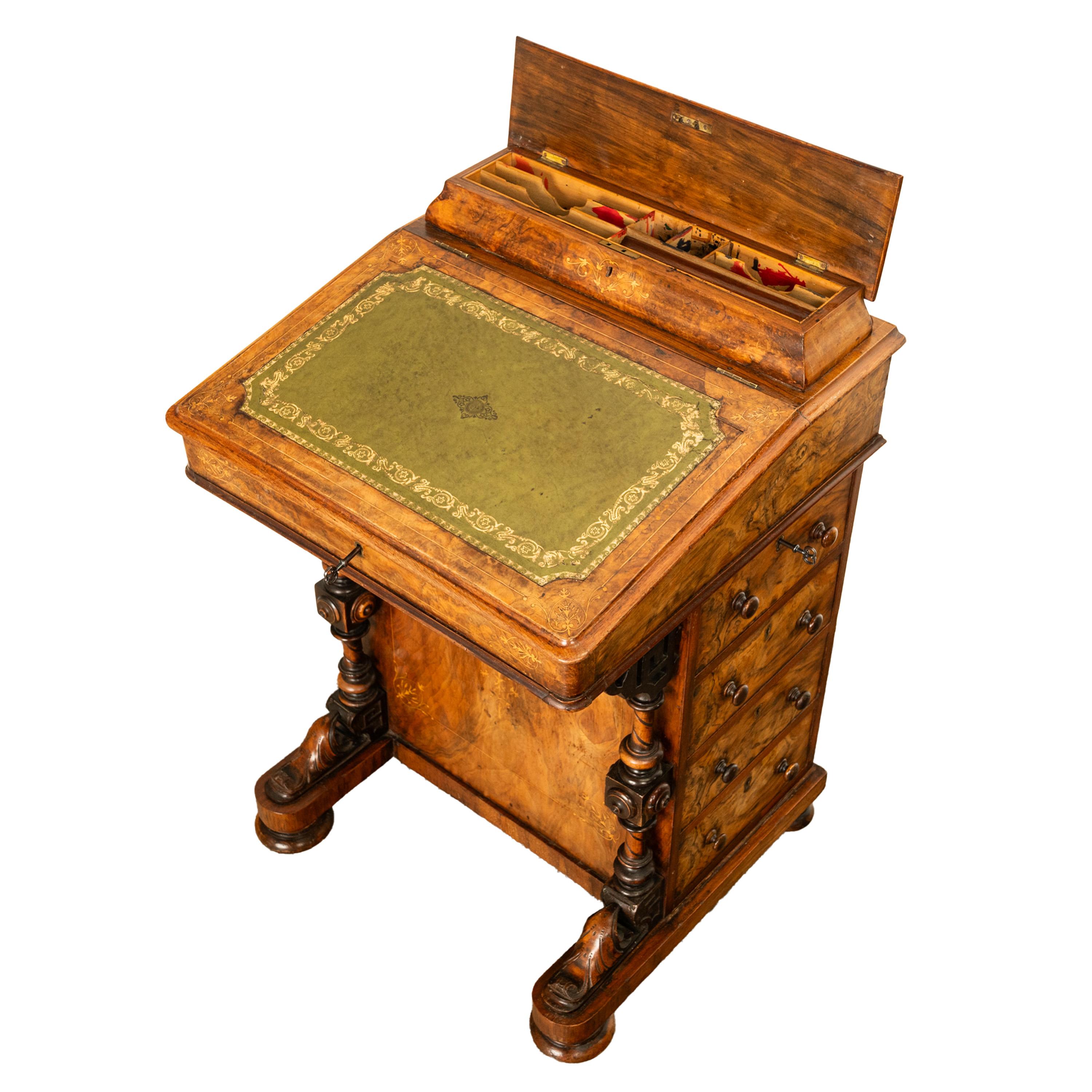 Nodo Antica scrivania Davenport vittoriana in radica di noce intarsiata e scolpita 1860 in vendita