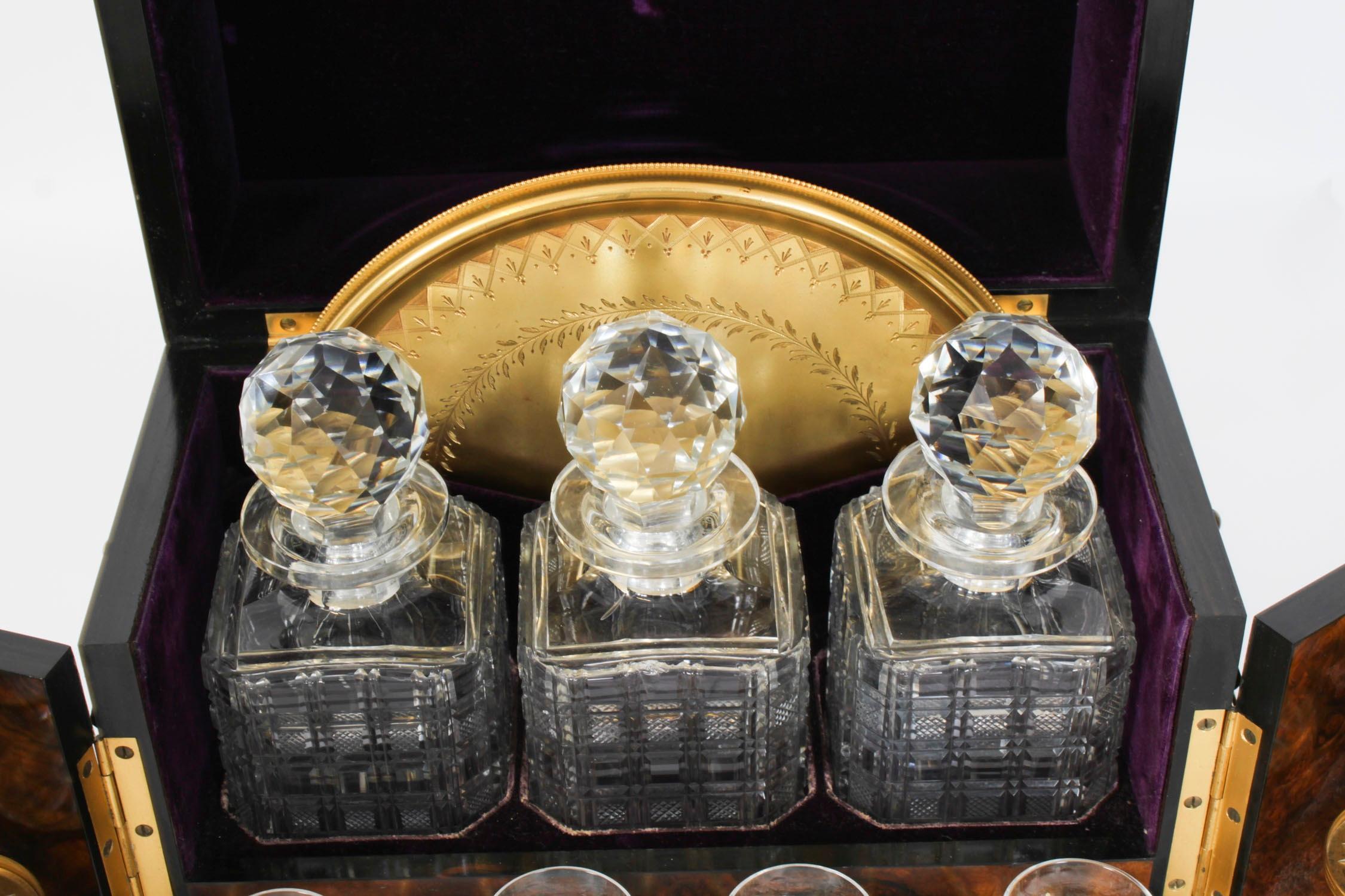 Antiguo Decantador Victoriano de Nogal con 3 Cristales Tantalus Dry Bar Siglo XIX en Bueno estado para la venta en London, GB