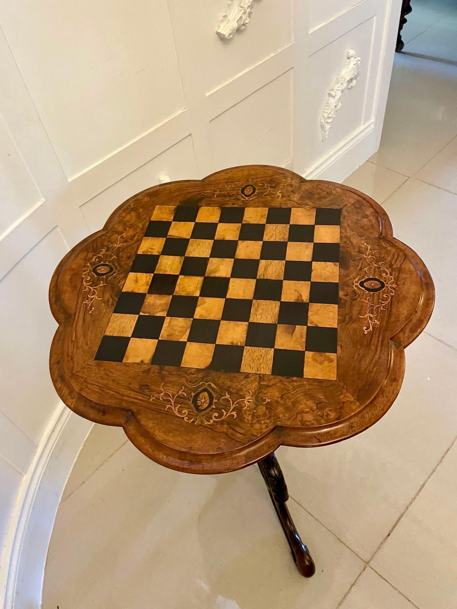 Victorien Ancienne table à échecs/lampes victorienne en ronce de noyer et marqueterie