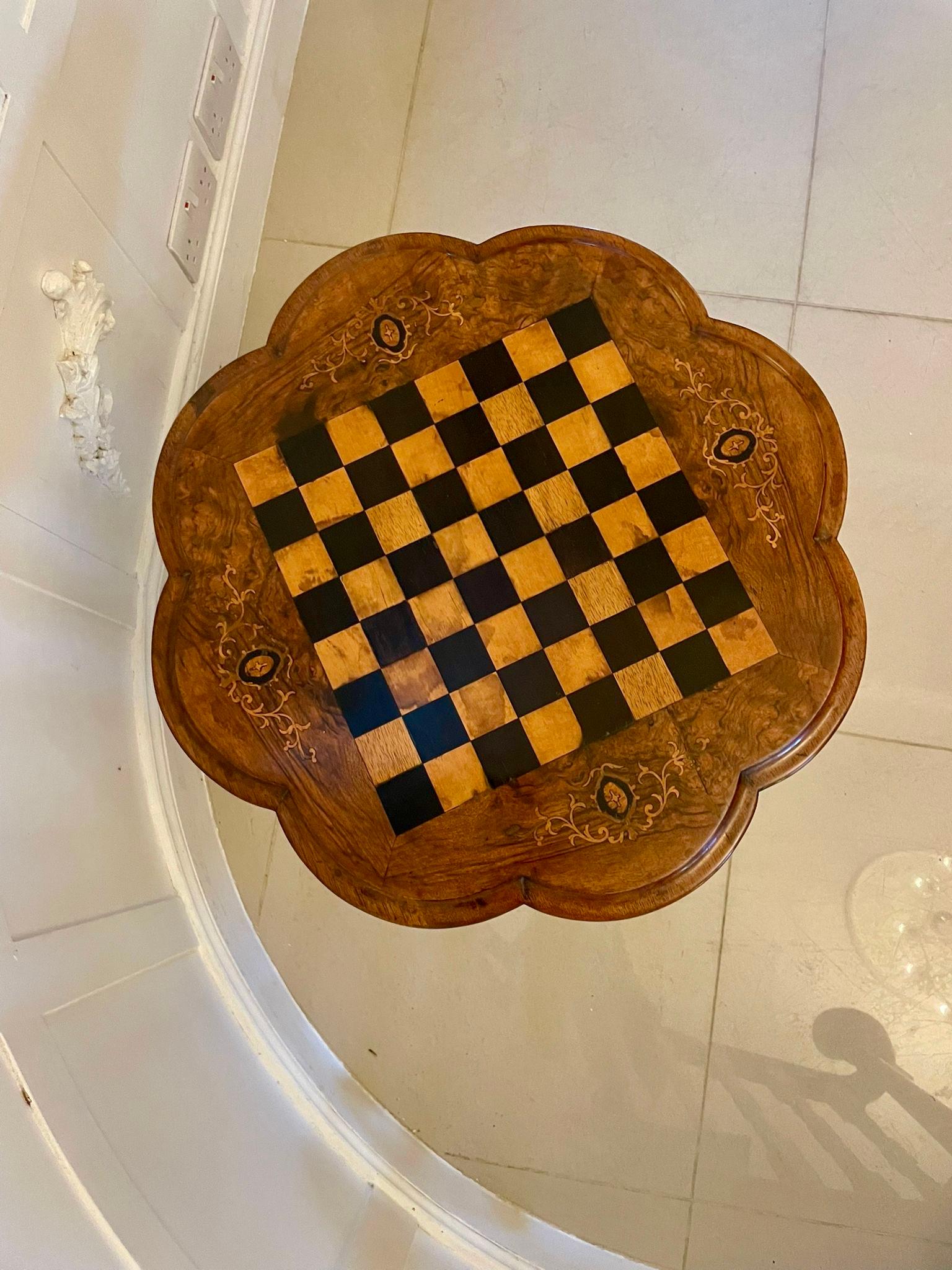 Ancienne table à échecs/lampes victorienne en ronce de noyer et marqueterie Bon état à Suffolk, GB