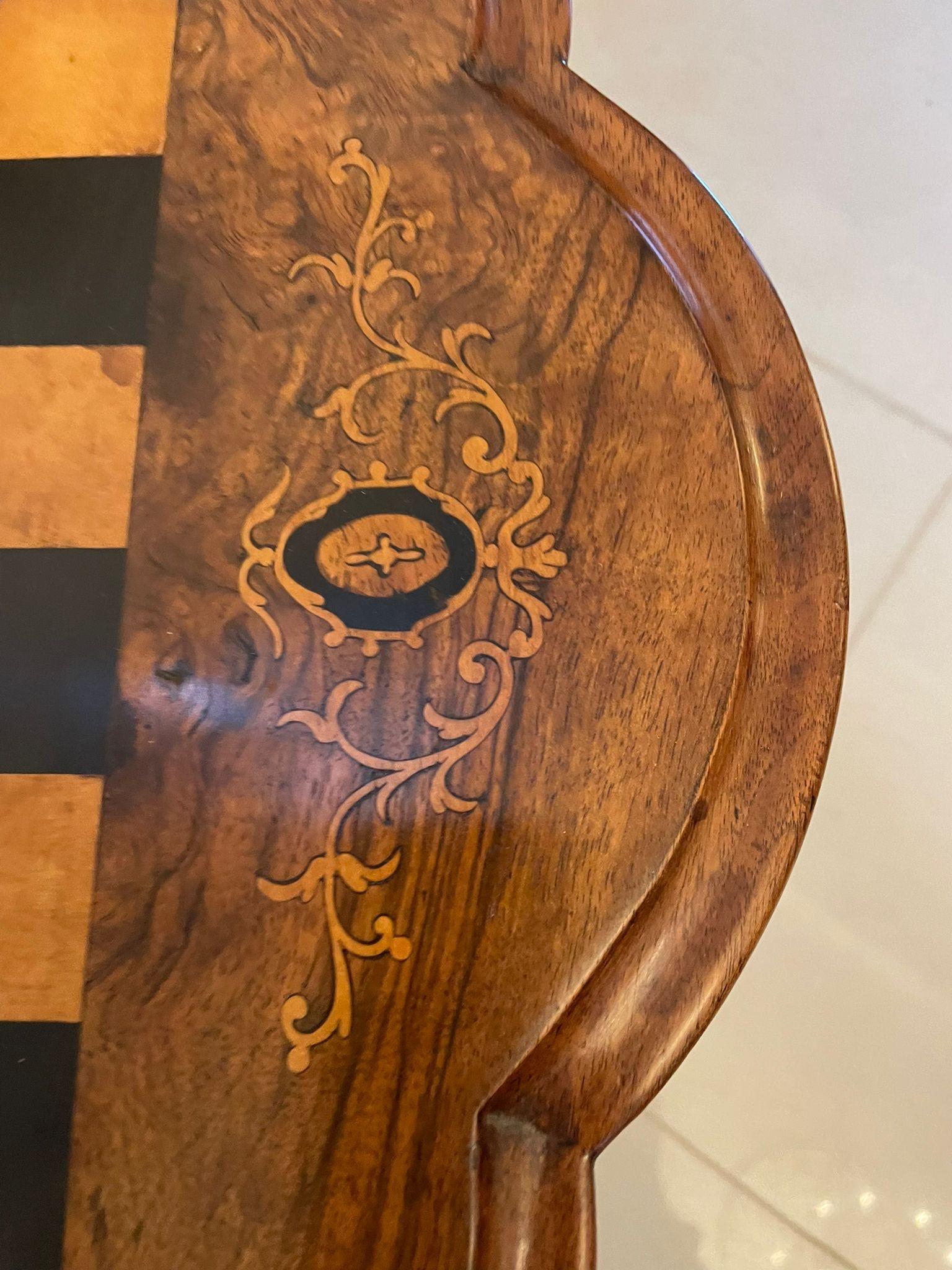 XIXe siècle Ancienne table à échecs/lampes victorienne en ronce de noyer et marqueterie