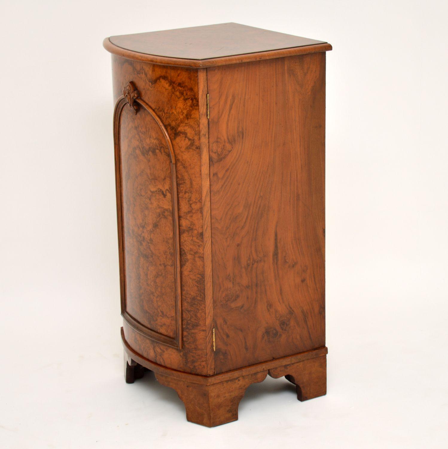 Antique Victorian Burr Walnut Bedside Cabinet In Good Condition In London, GB