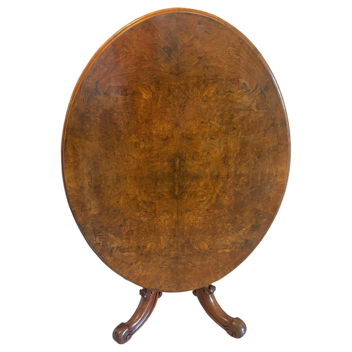 Table de salle à manger victorienne ancienne en noyer burlé sculpté