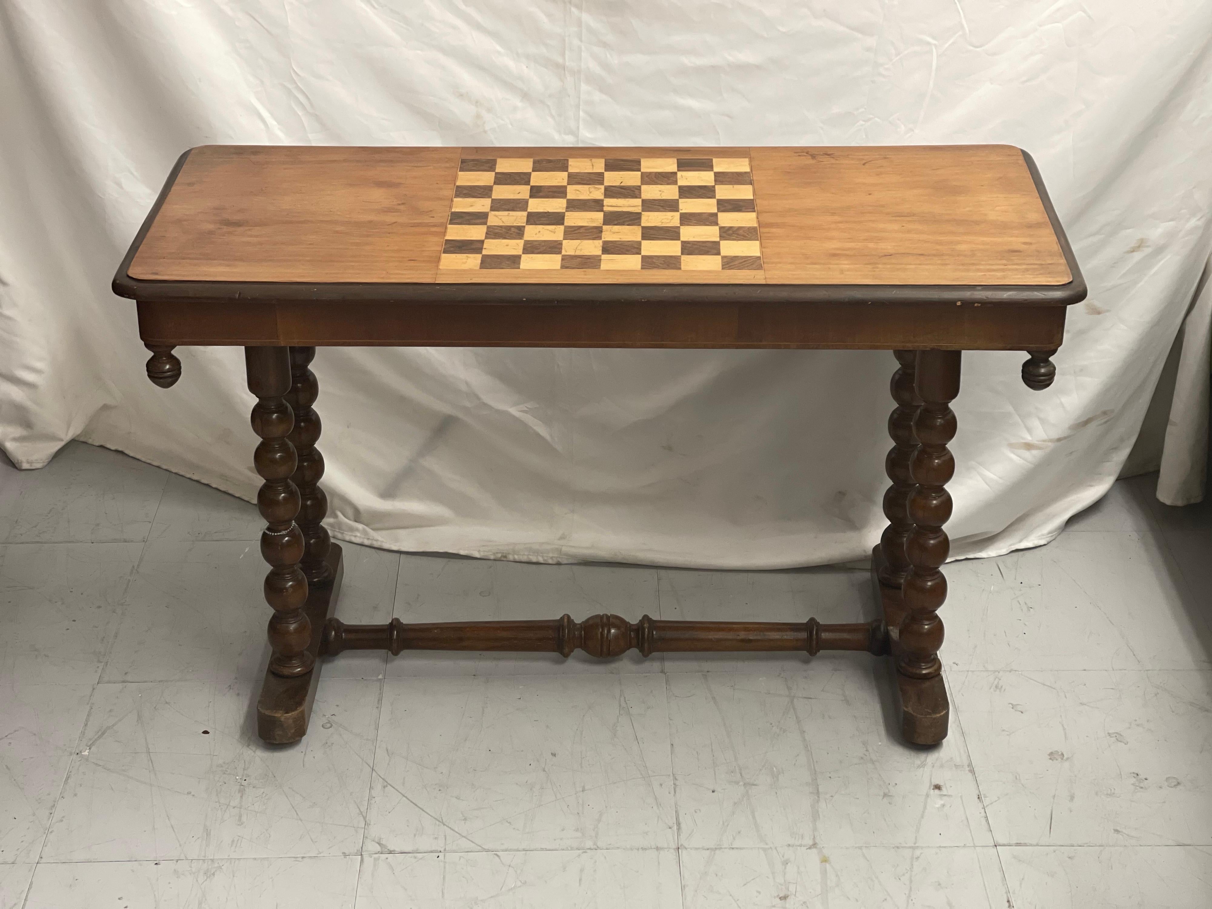 Antique Victorian Burr Walnut Chess Games Occasional Table Bobbin Turned Base In Good Condition In Seattle, WA