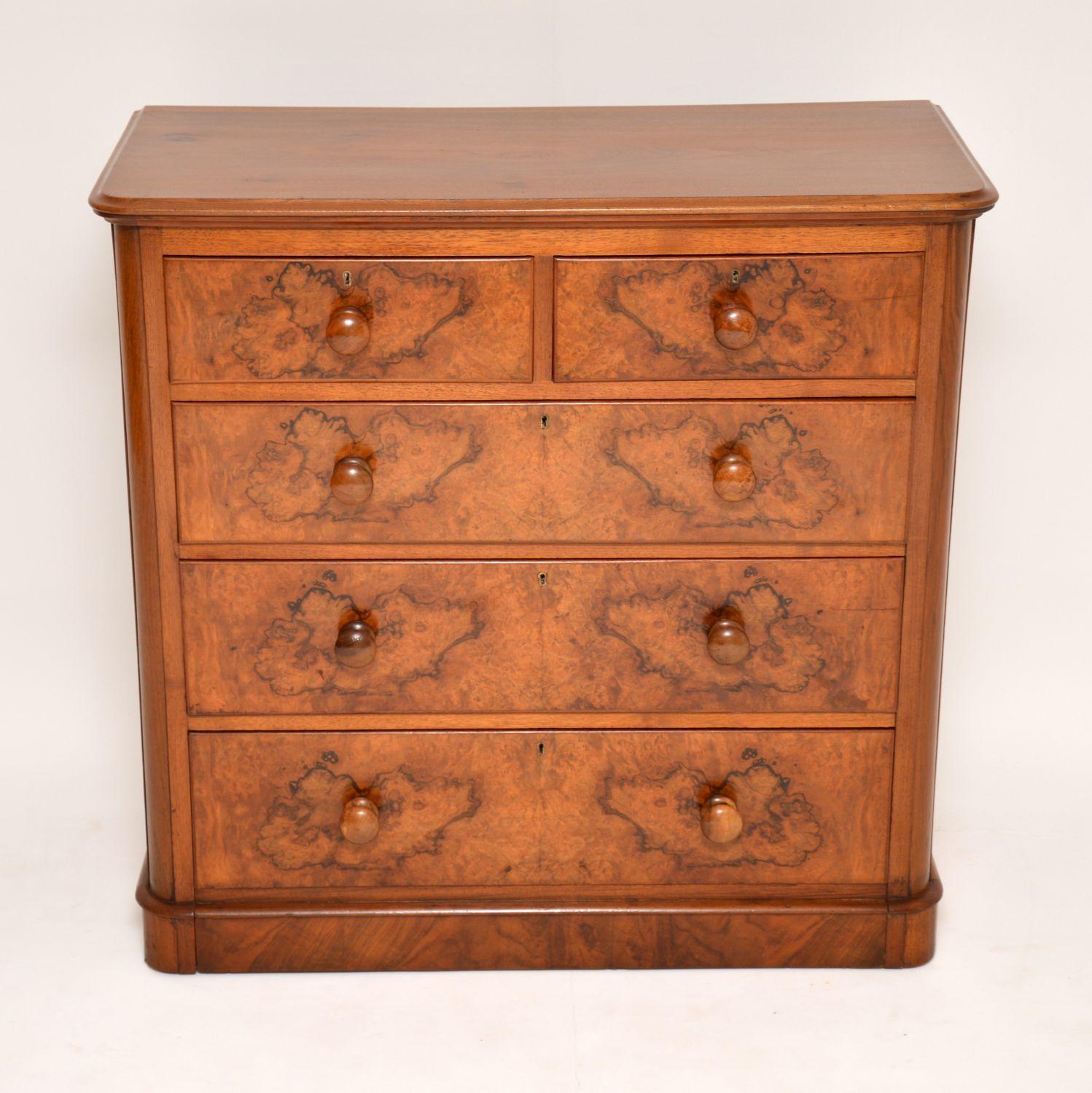 Mid size antique Victorian burr walnut chest of drawers with rounded corners, in excellent original condition and dating from the 1860s period. It has a solid walnut top and sides with beautifully patterned burr walnut fronted drawers which are
