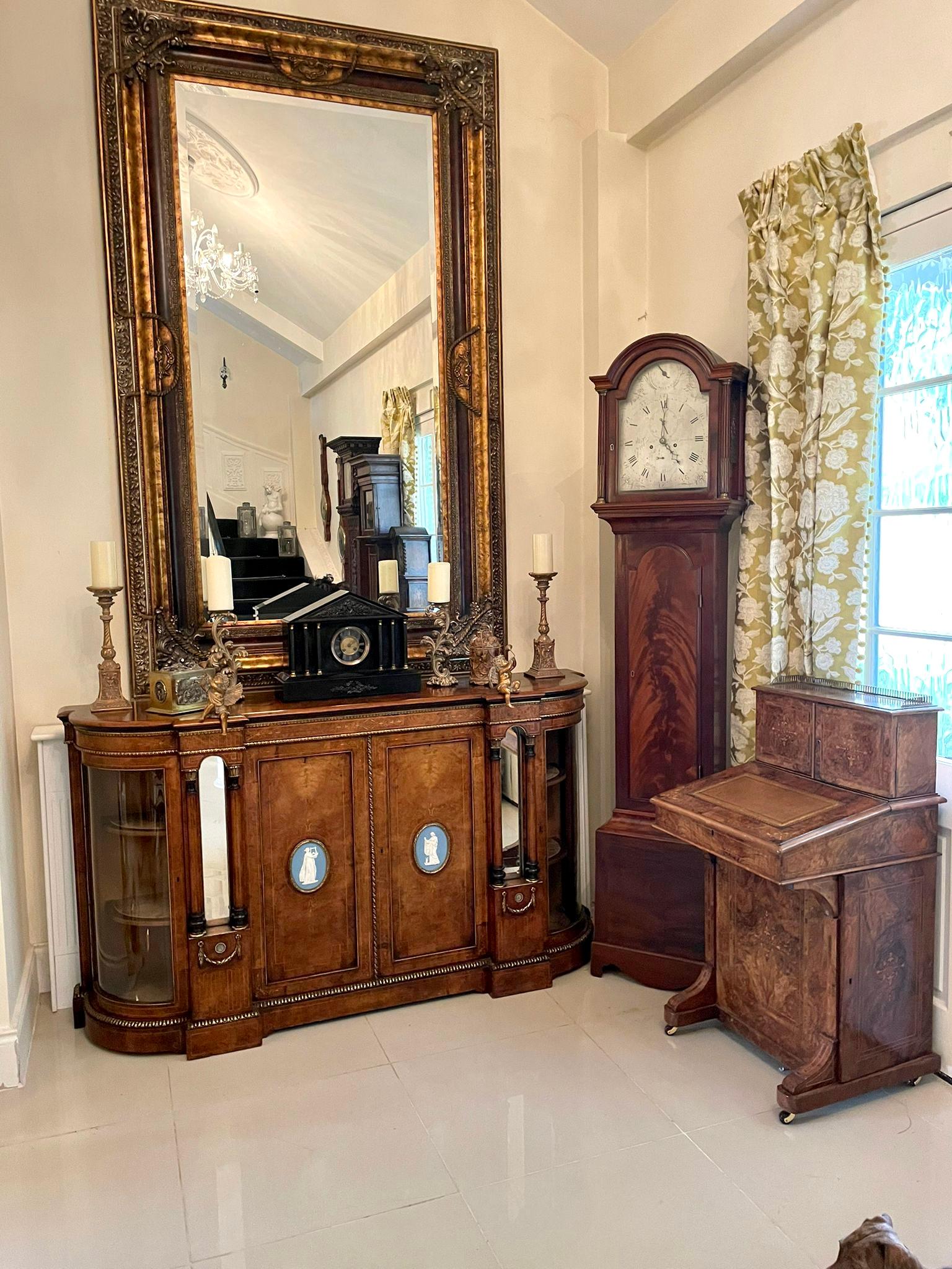 Fine quality antique Victorian burr walnut credenza set with large Wedgwood cameo plaques having a fantastic quality burr walnut double breakfront top with bowed ends and a moulded edge, burr walnut frieze with beautiful satinwood inlay and ornate