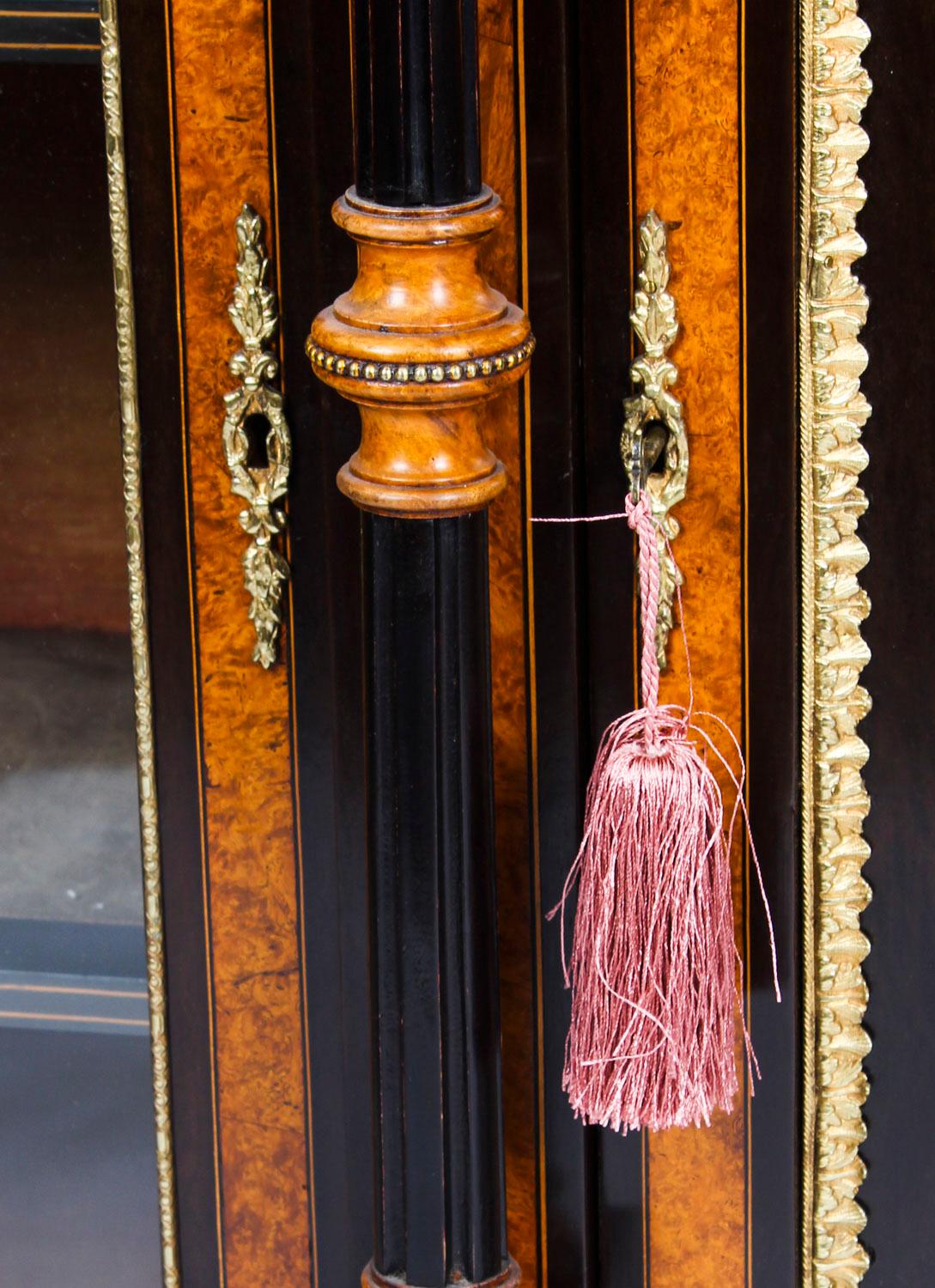 Antica credenza vittoriana in radica di noce con placche di Sèvres, XIX secolo in vendita 5