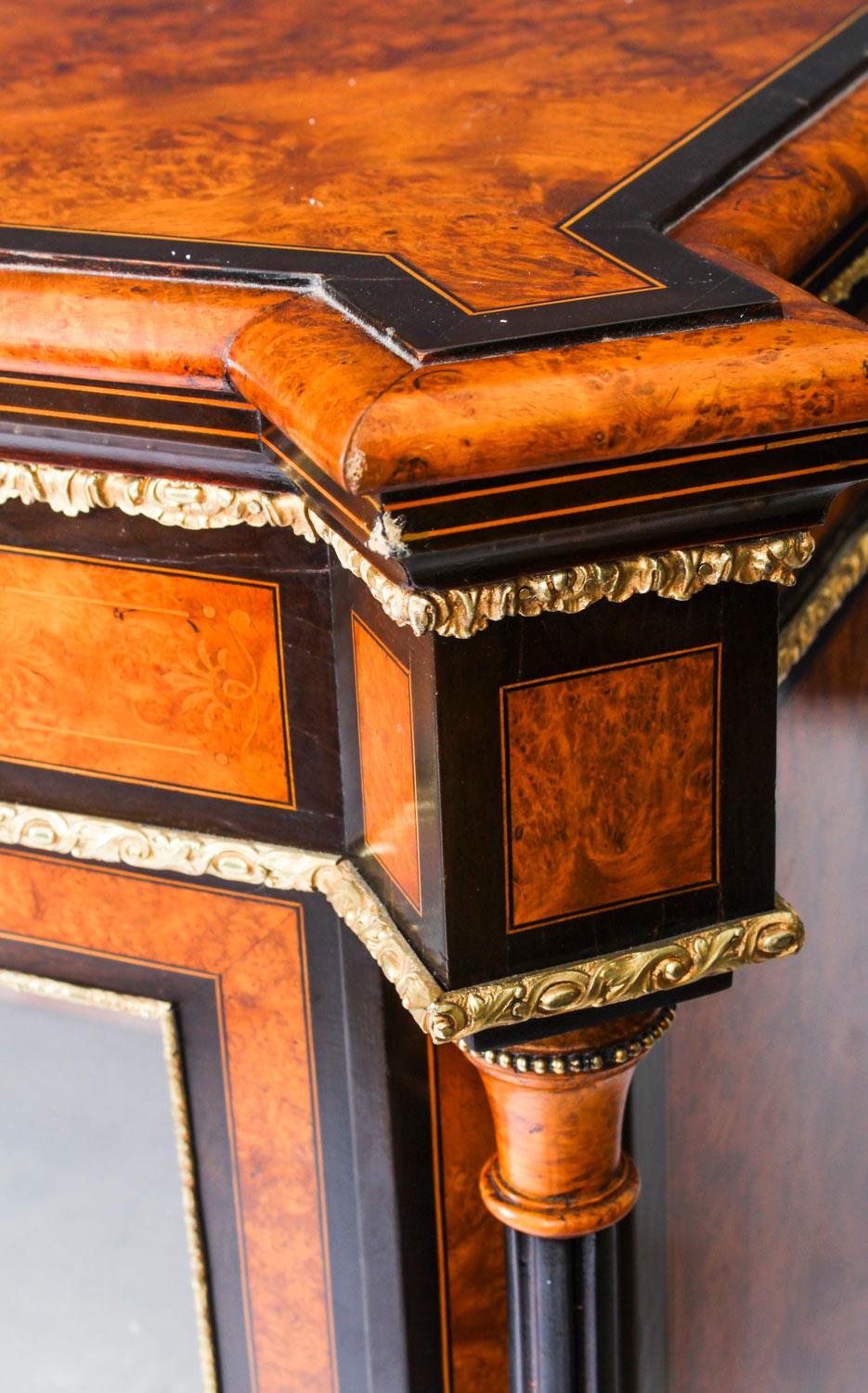 Antica credenza vittoriana in radica di noce con placche di Sèvres, XIX secolo in vendita 2