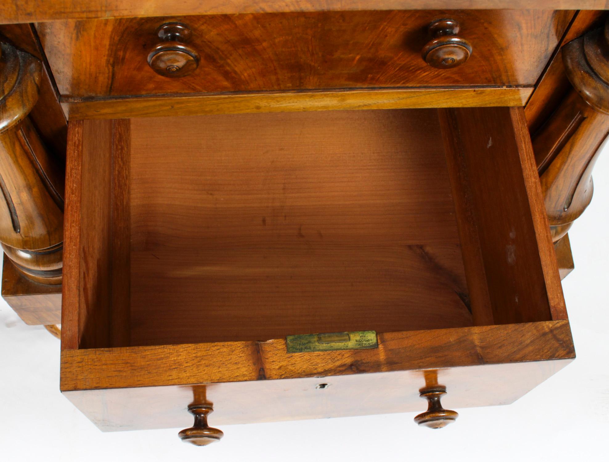Ancien bureau victorien en ronce de noyer à piédestal Dickens 19ème siècle en vente 8